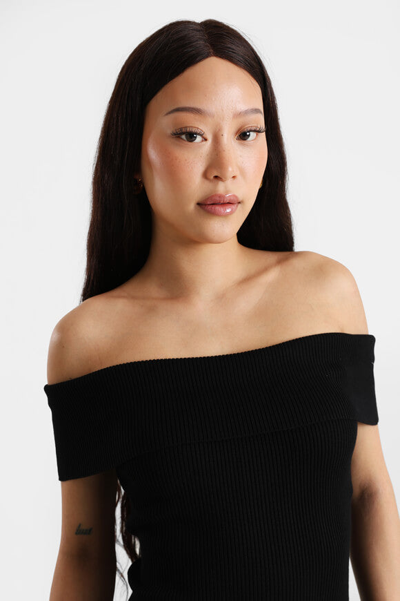 Ribbed off-shoulder crop knit top - black