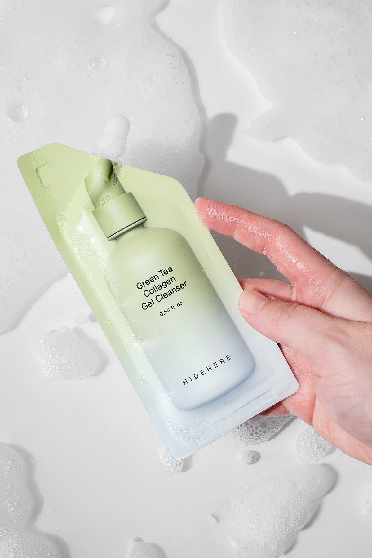 Collagen and green tea cleansing gel - Green + Offwhite