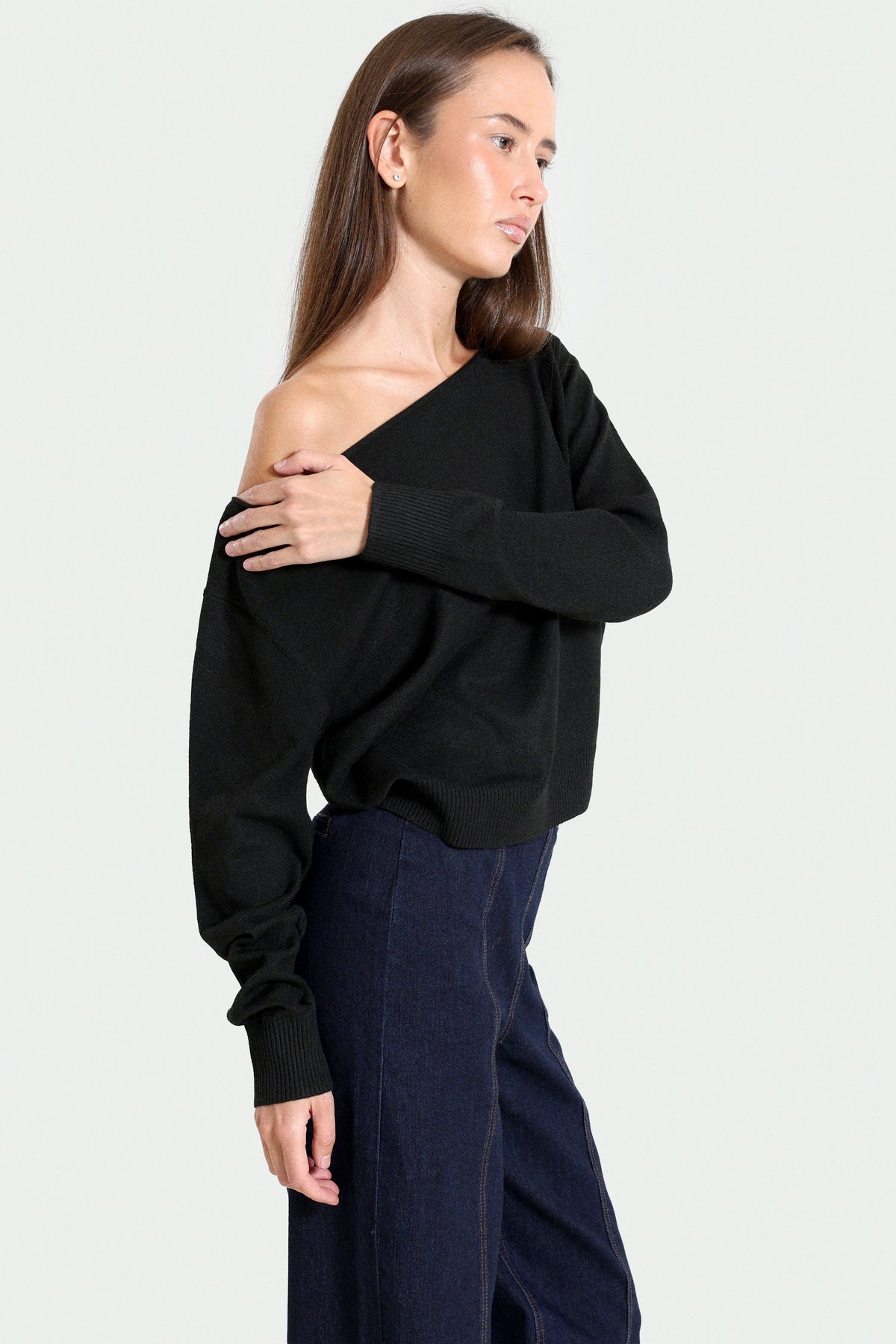Fine knit off-shoulder sweater - Black