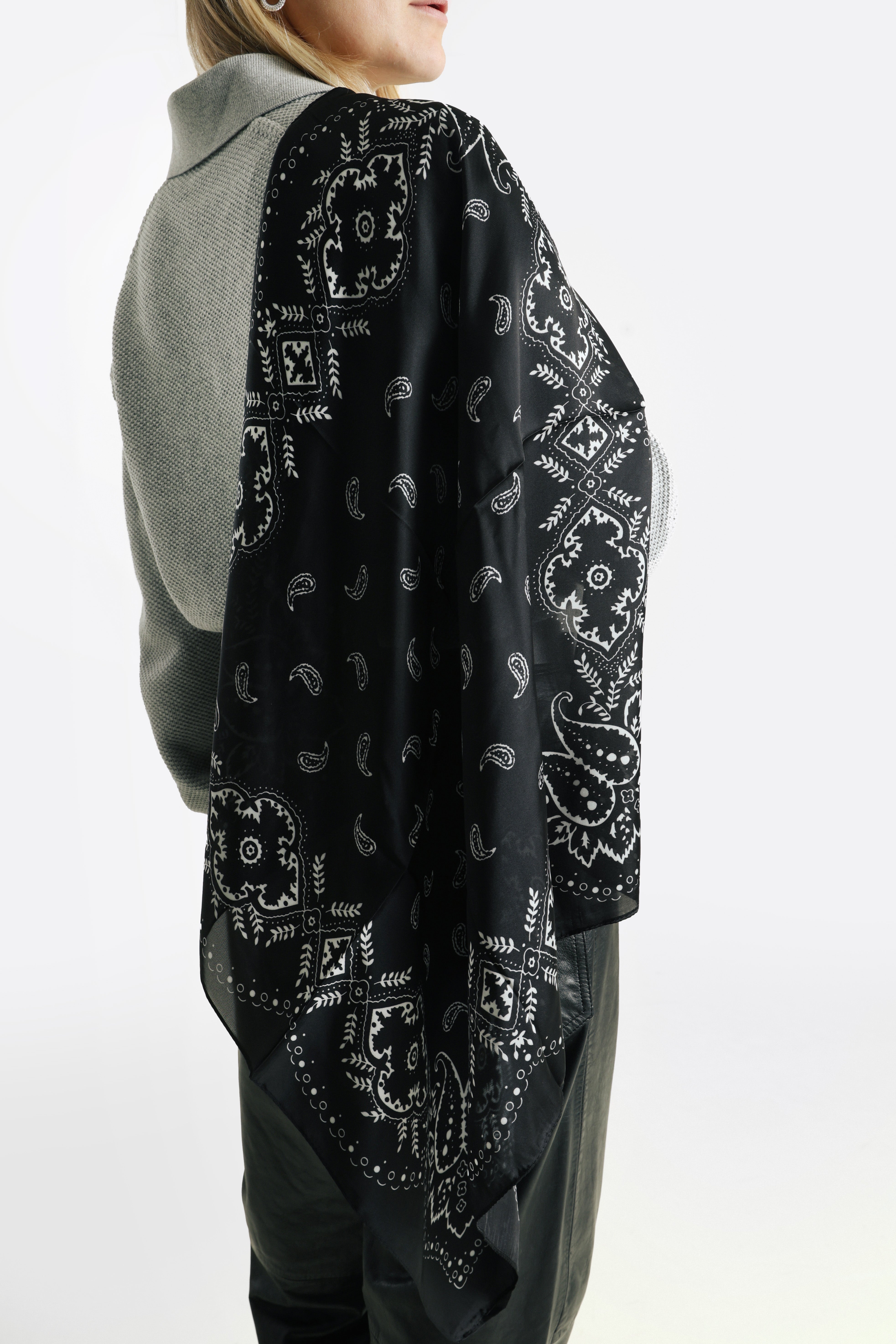 Tuch / Foulard - Black + White