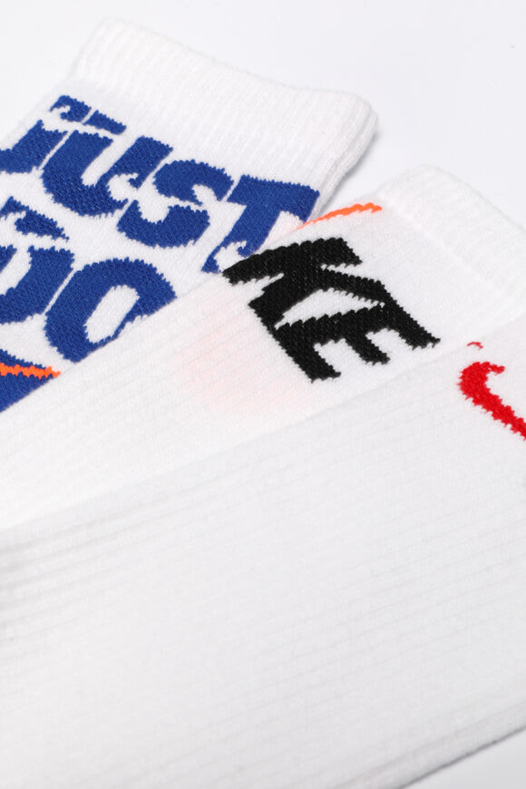 Three-pack of socks - white