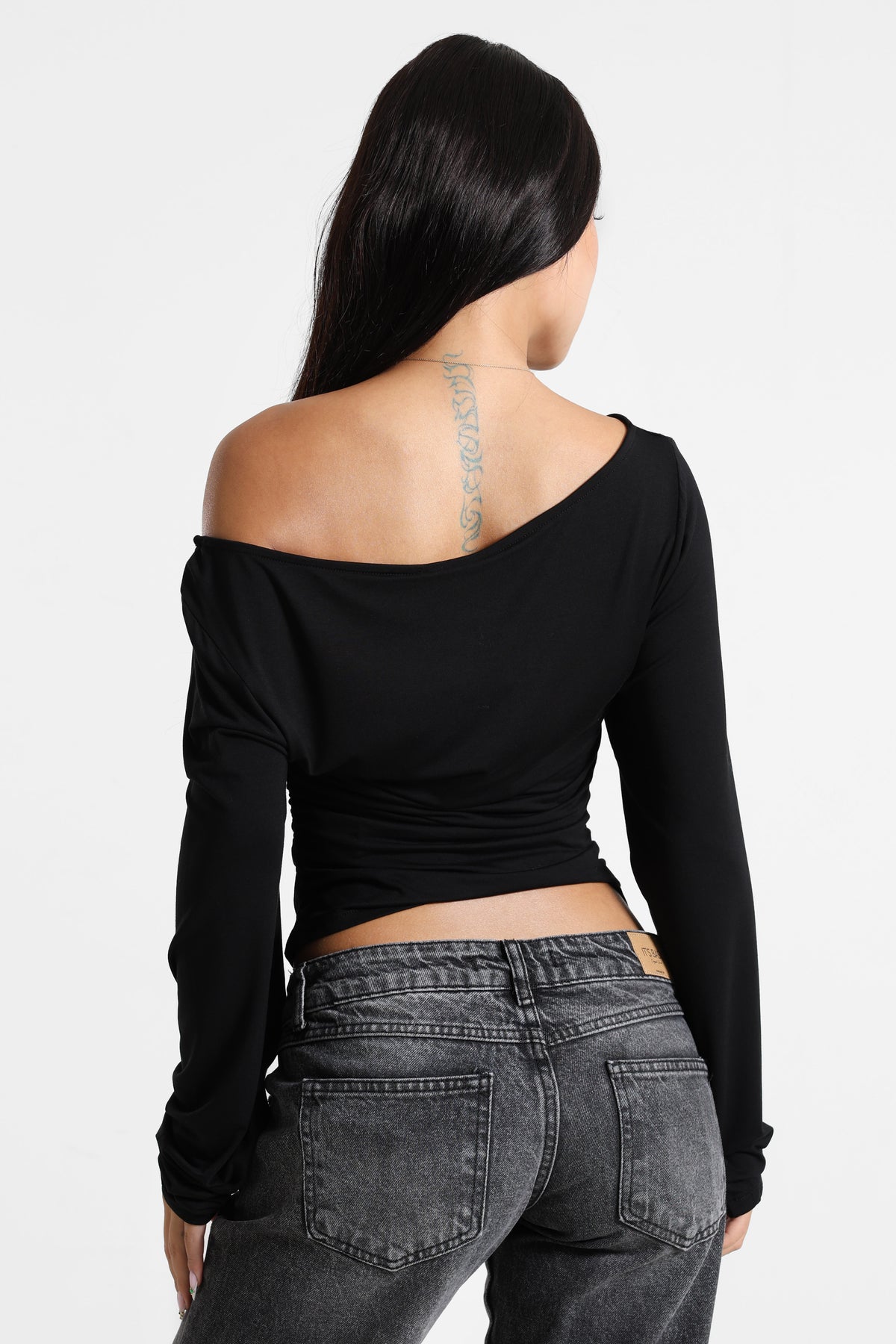 Short off-shoulder shirt with long sleeves - Black