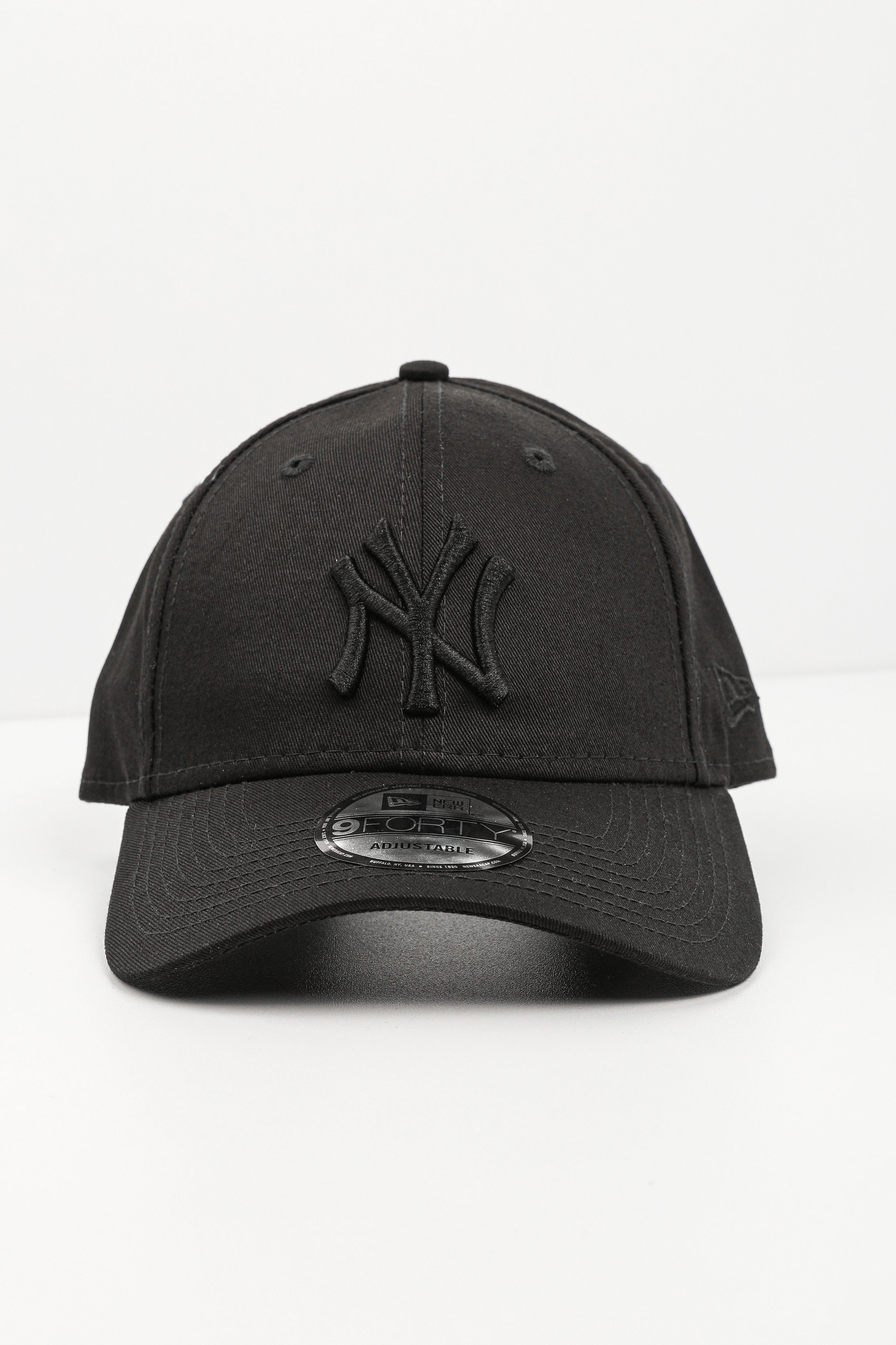 9Forty Cap / Strapback - Black + Black