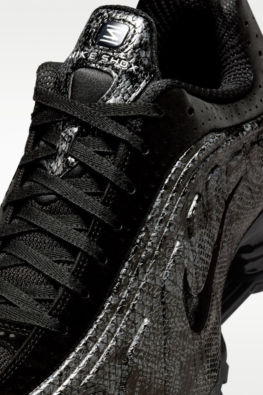 Shox R4 Sneaker - Black + Metallic Silver