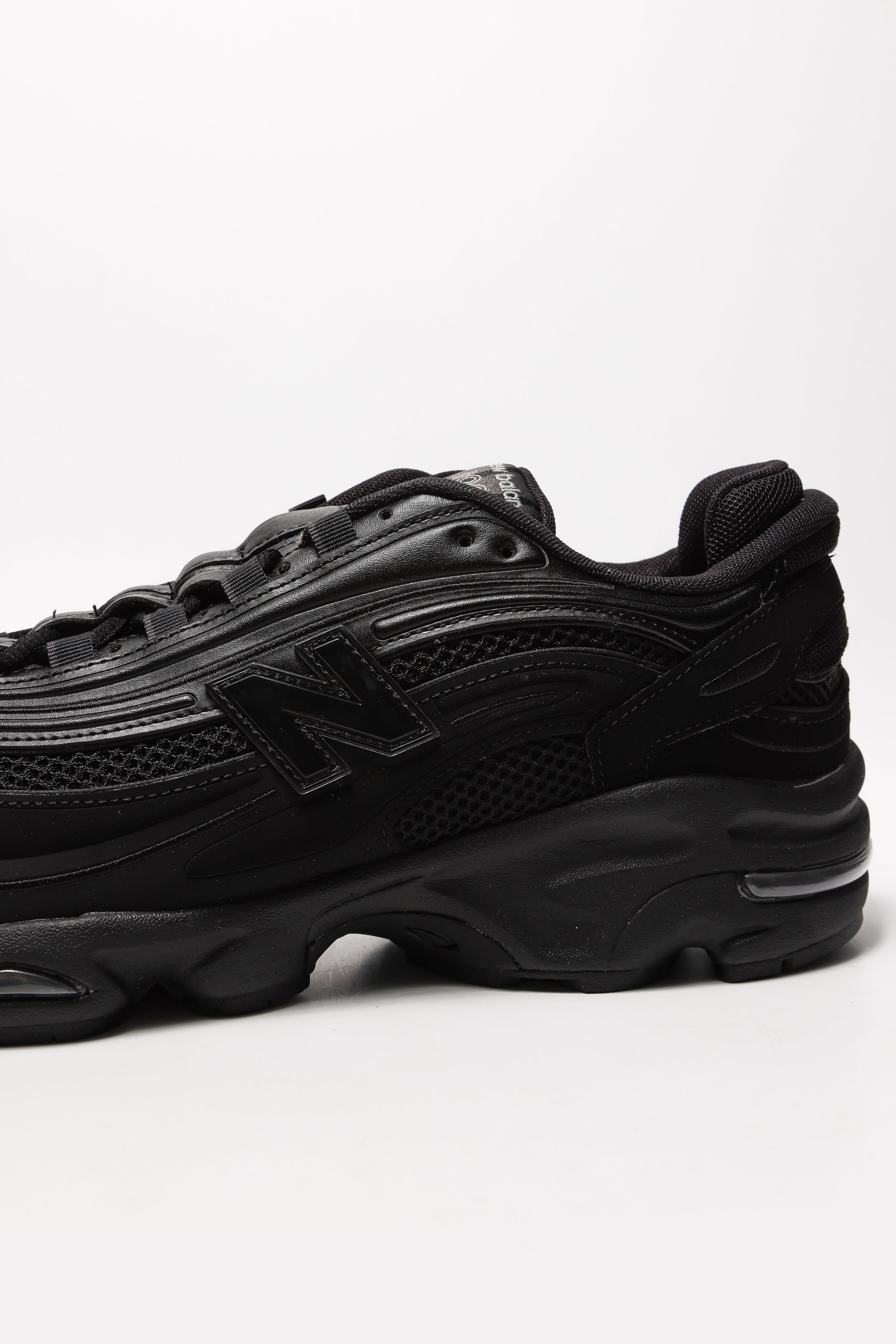 U 1000 Fall Essentials Sneaker - Black