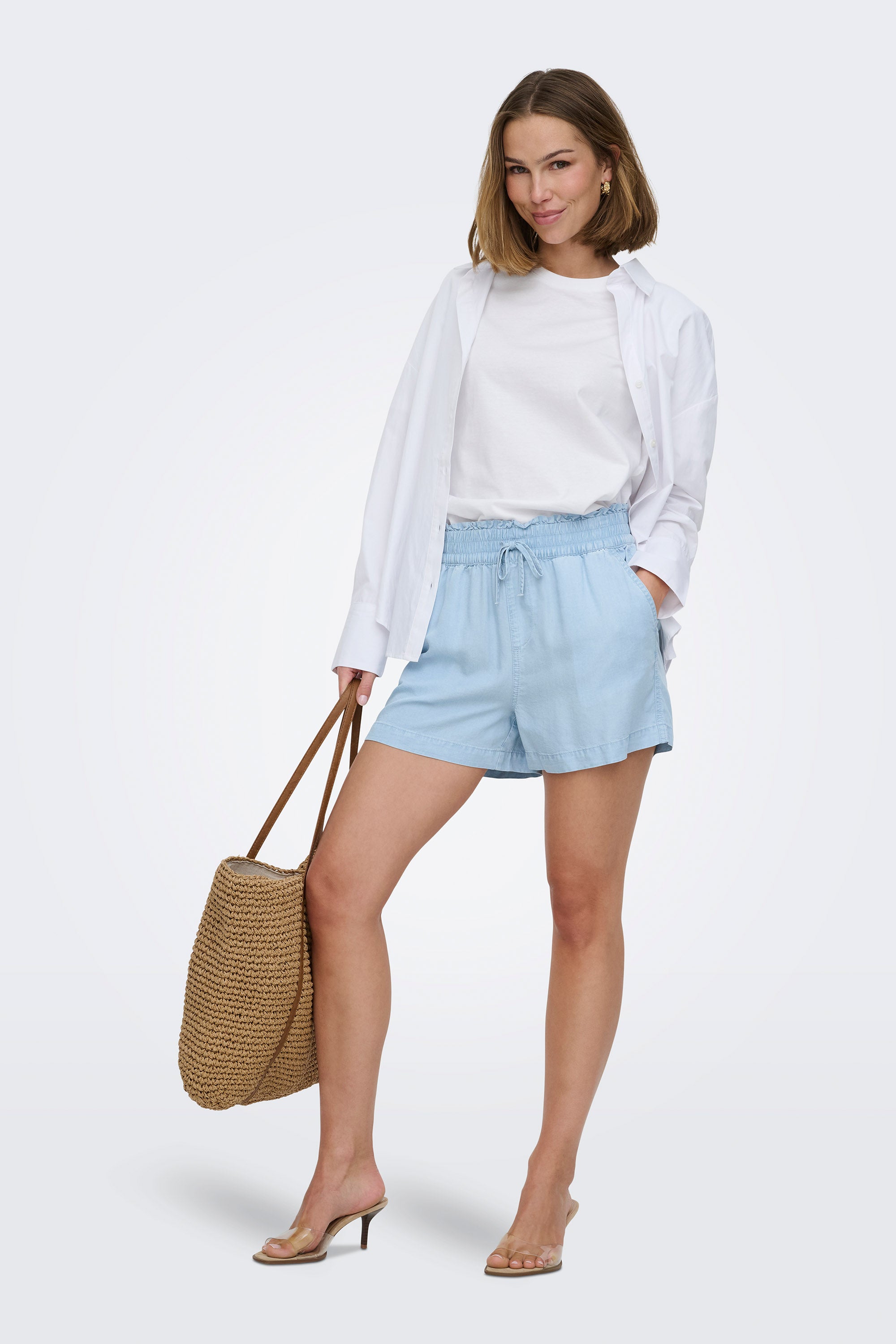 ONLCHARIS Stoffshorts - Light Blue