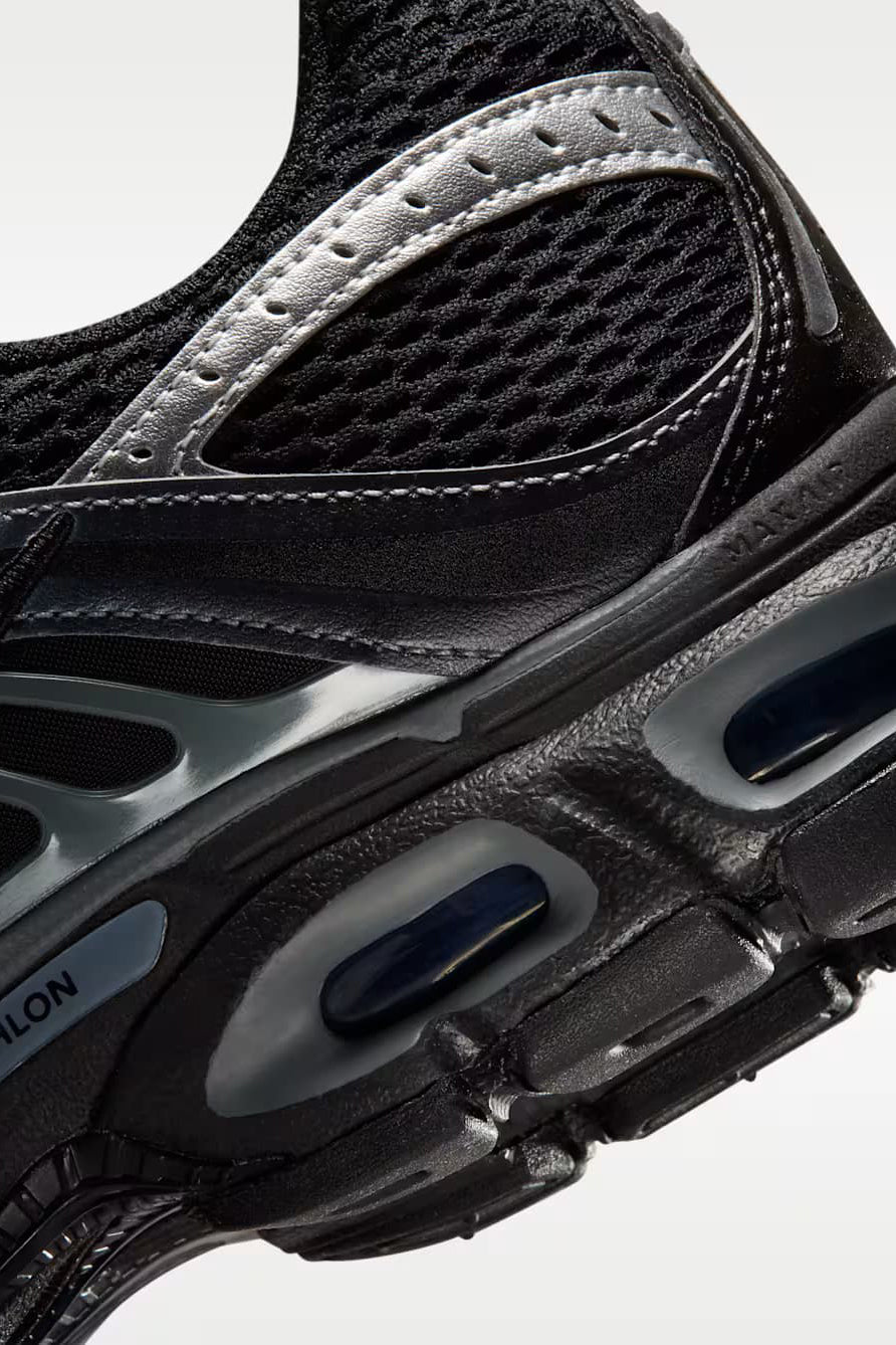 Air Max Moto 2K sneakers - Black + Smoke Grey