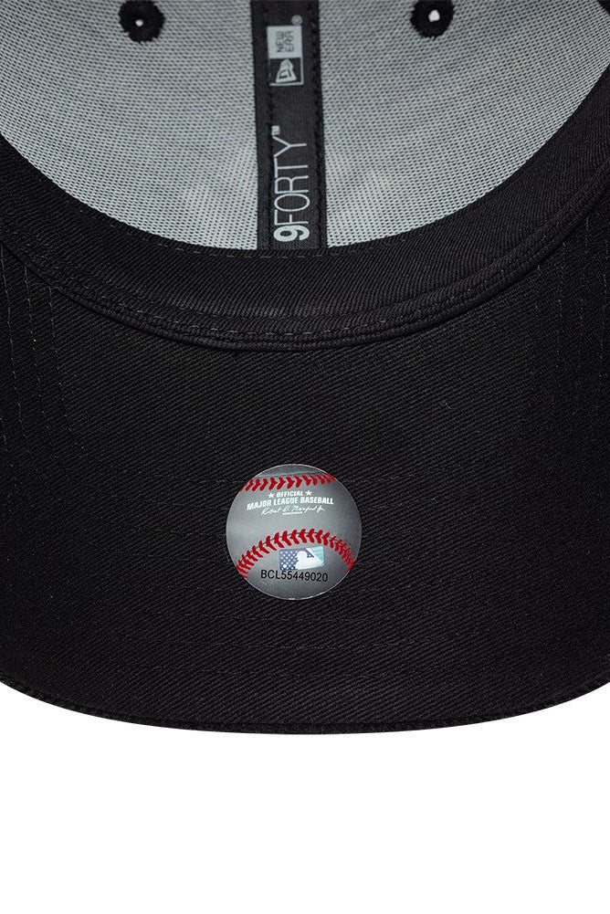 9Forty corduroy cap / snapback - Black + White