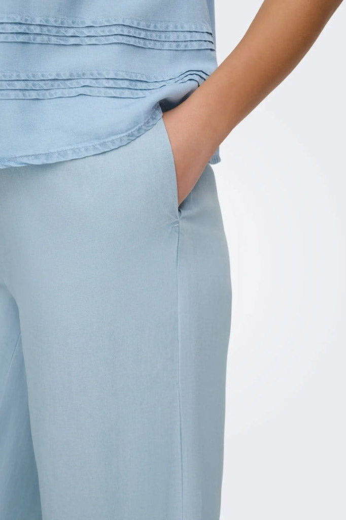 ONLCHARIS Stoffhose - Light Blue