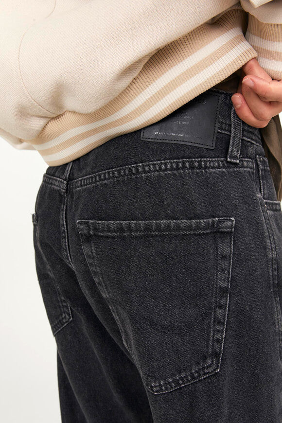 Chris Relaxed Fit Jeans L32 - Washed Black