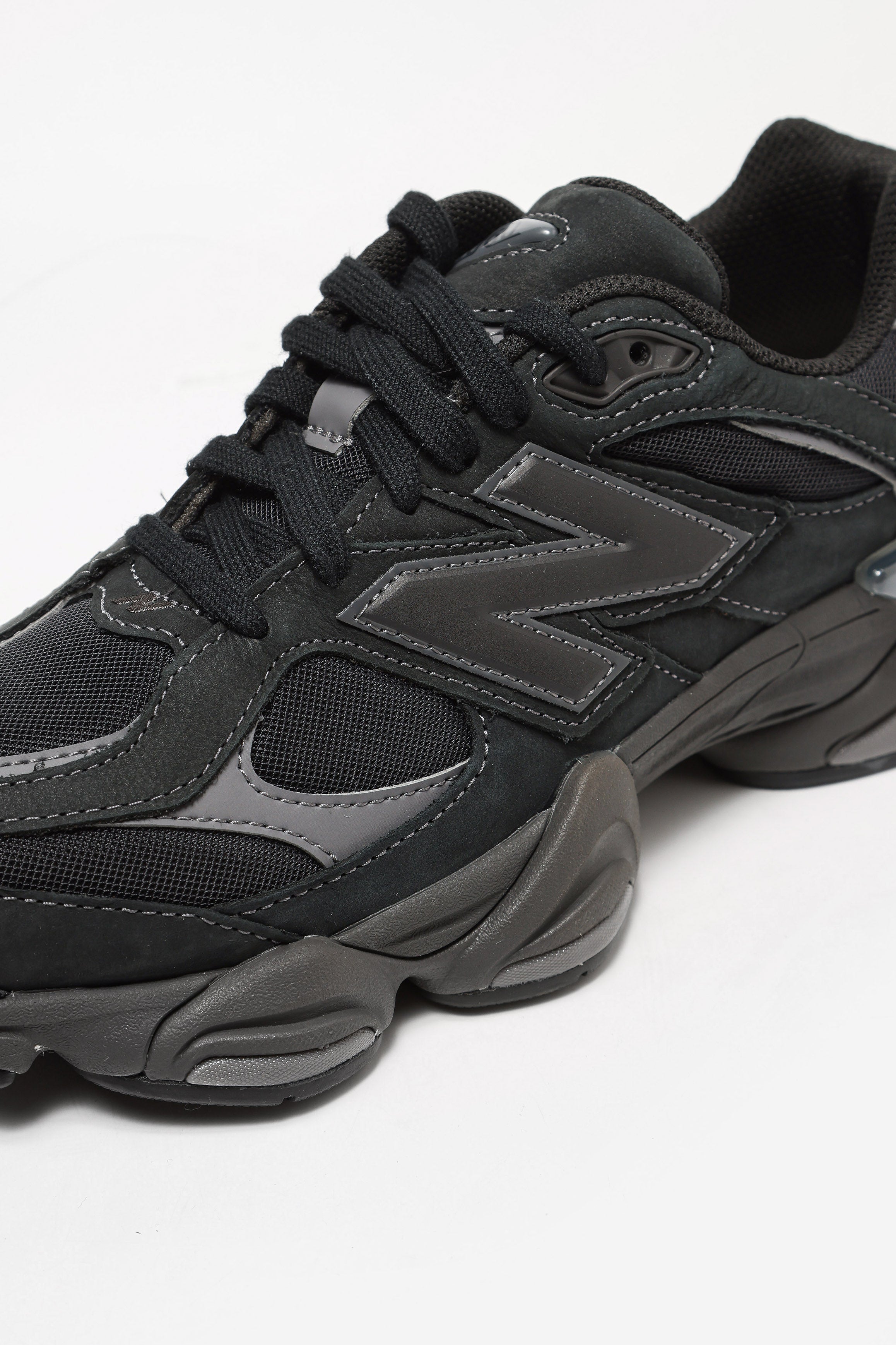 9060 Sneaker - Black