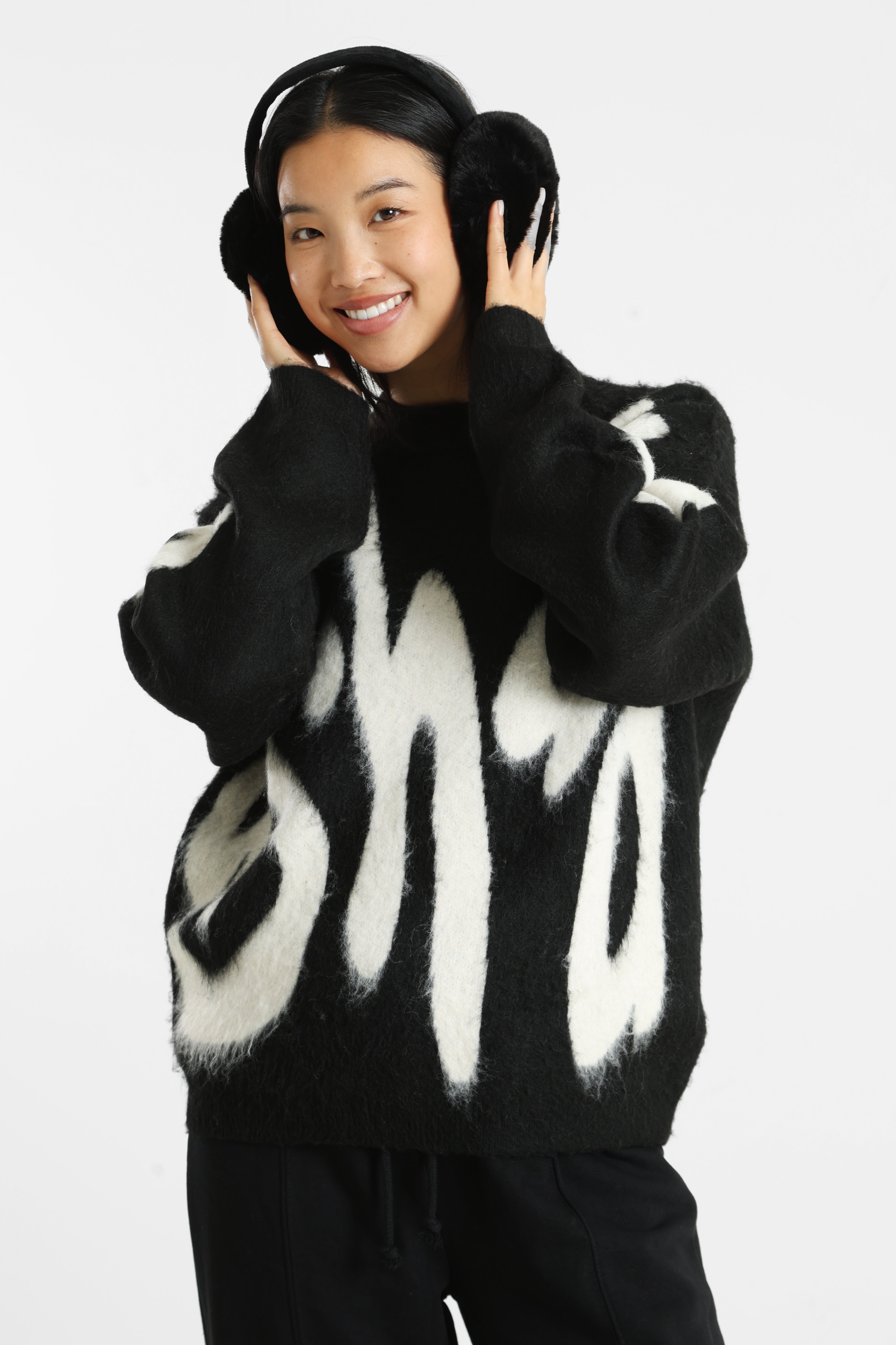 Oversized chunky knit sweater - black + off-white