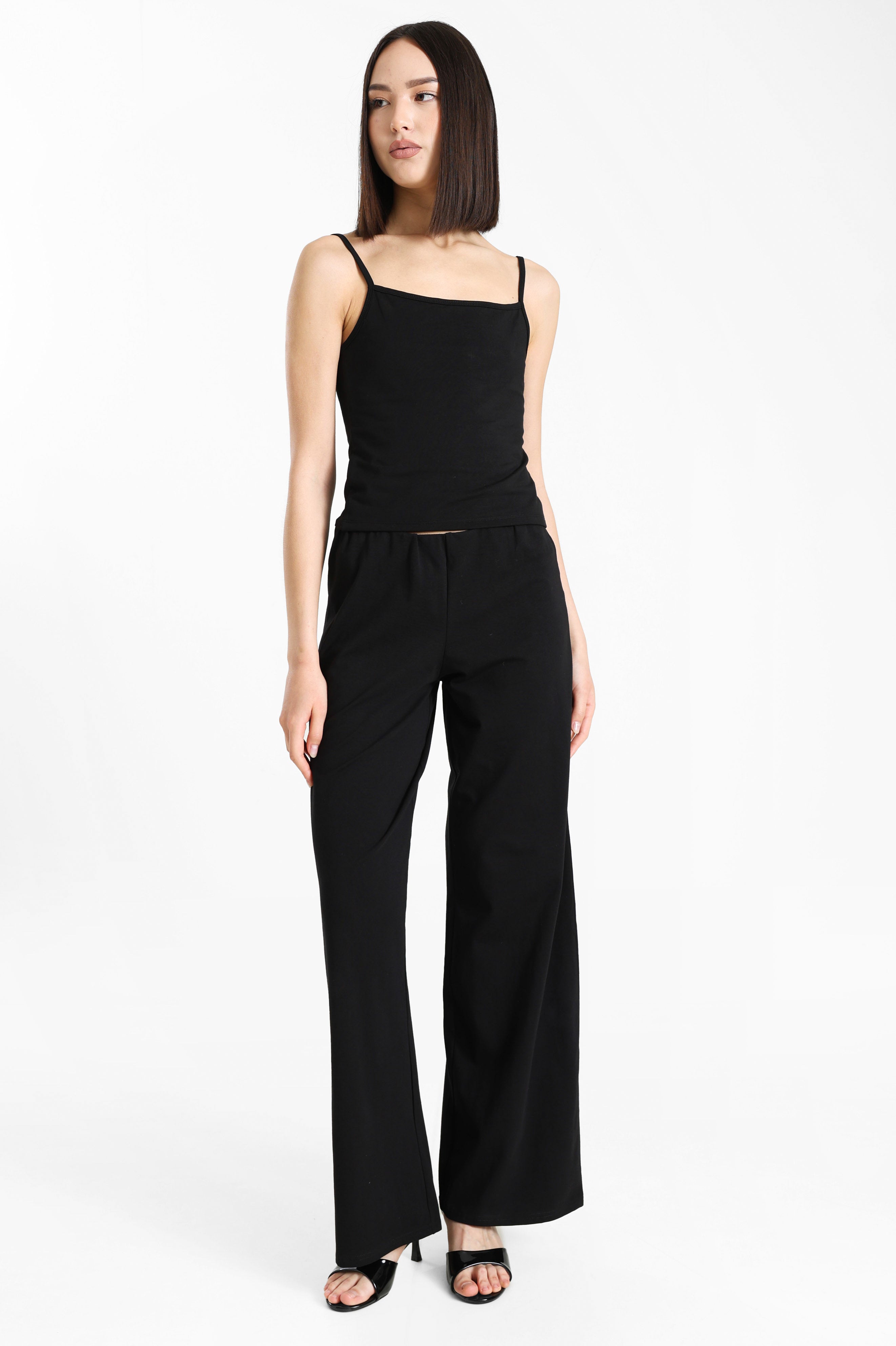 Top corto con spalline sottili - Nero