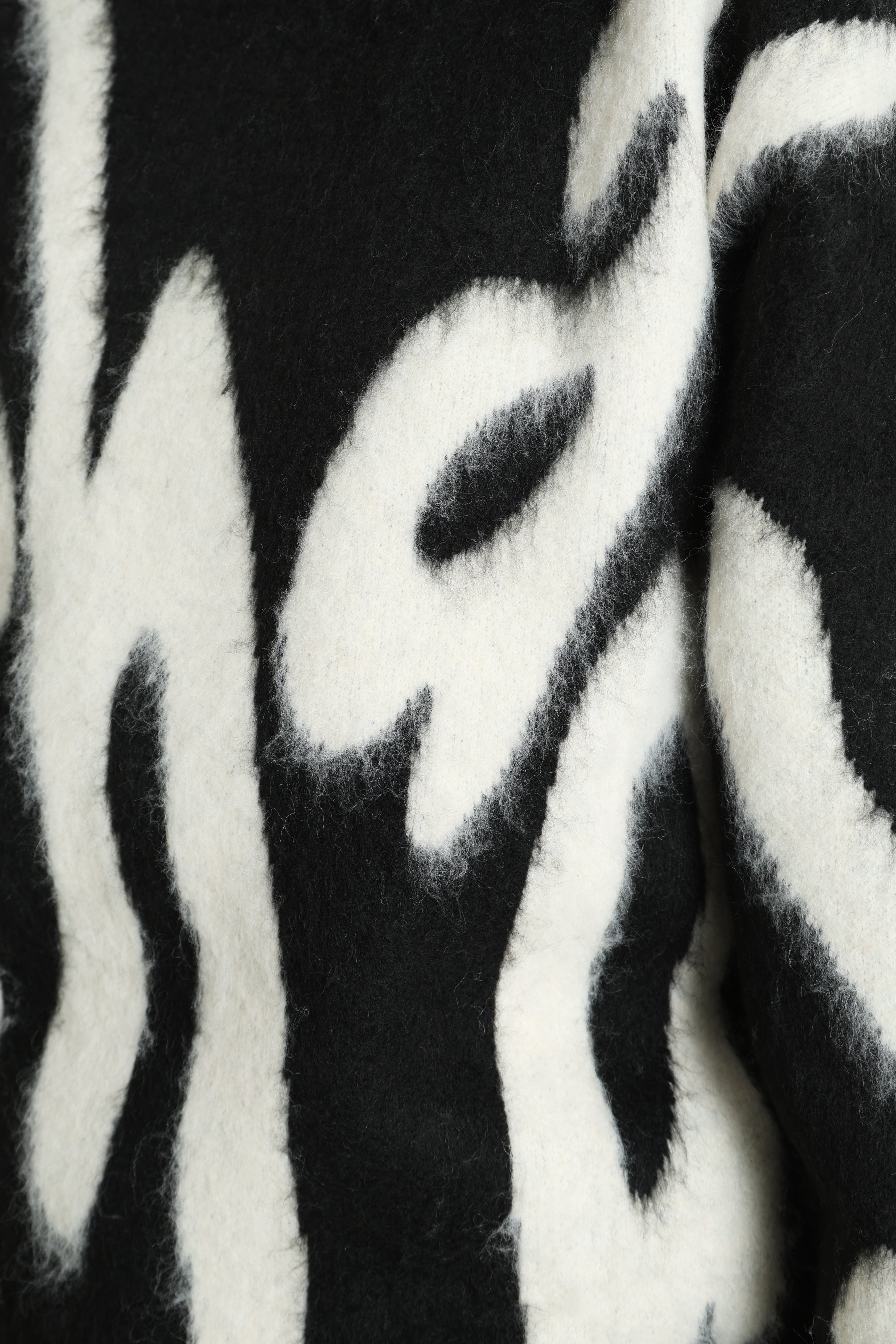 Oversized chunky knit sweater - black + off-white