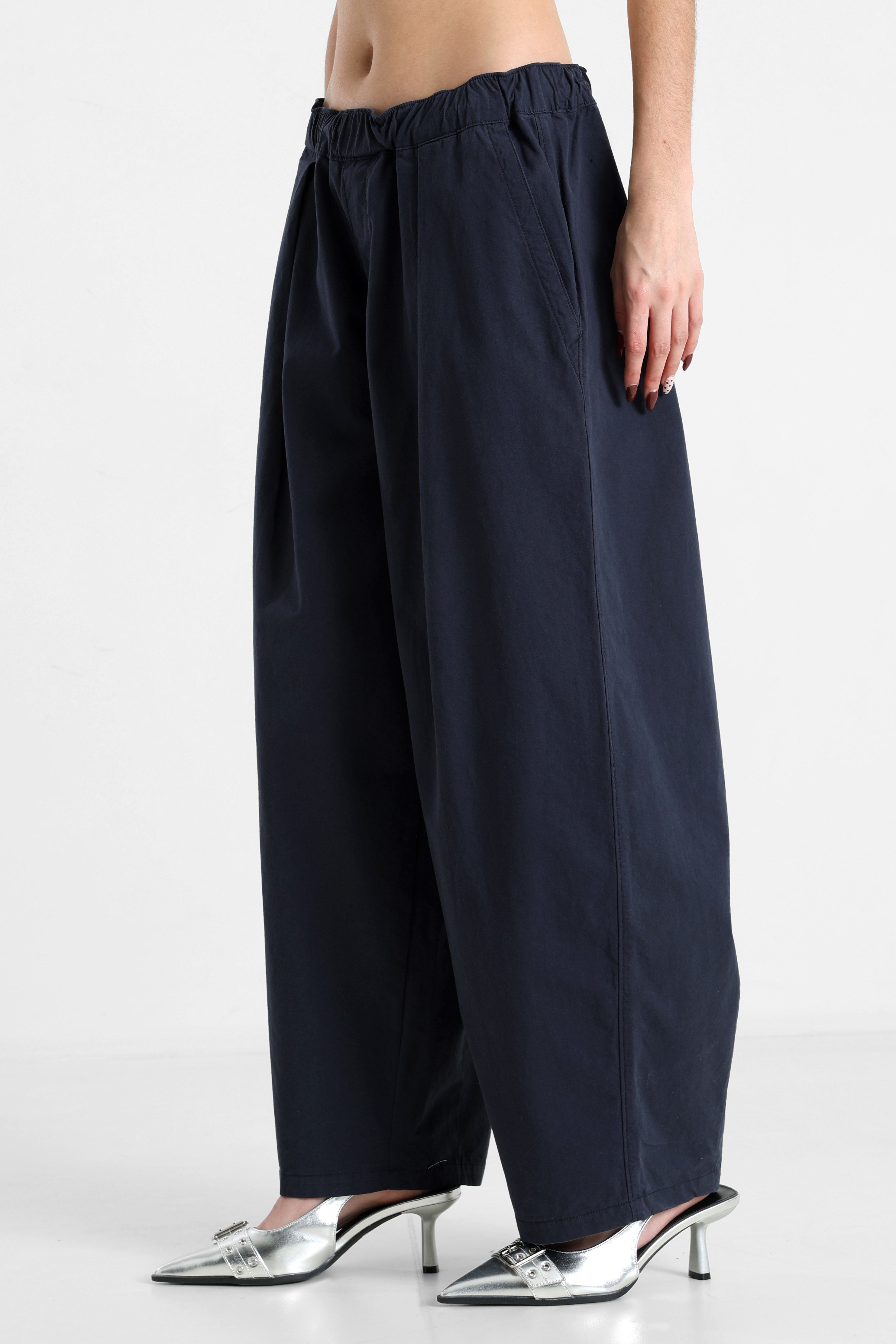 Barrel Fit Stoffhose - Marineblau