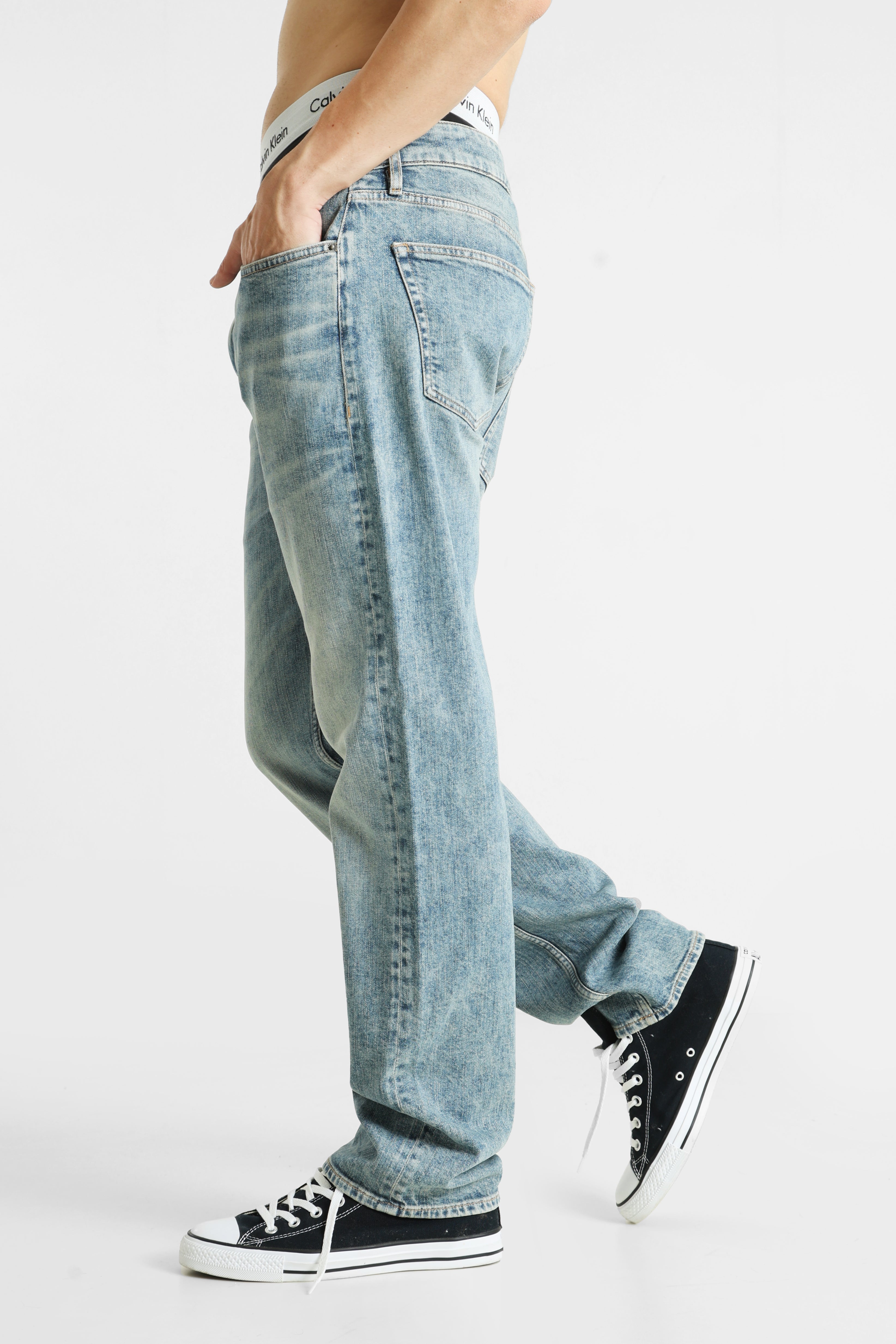 Straight Fit Jeans - Light Blue Washed