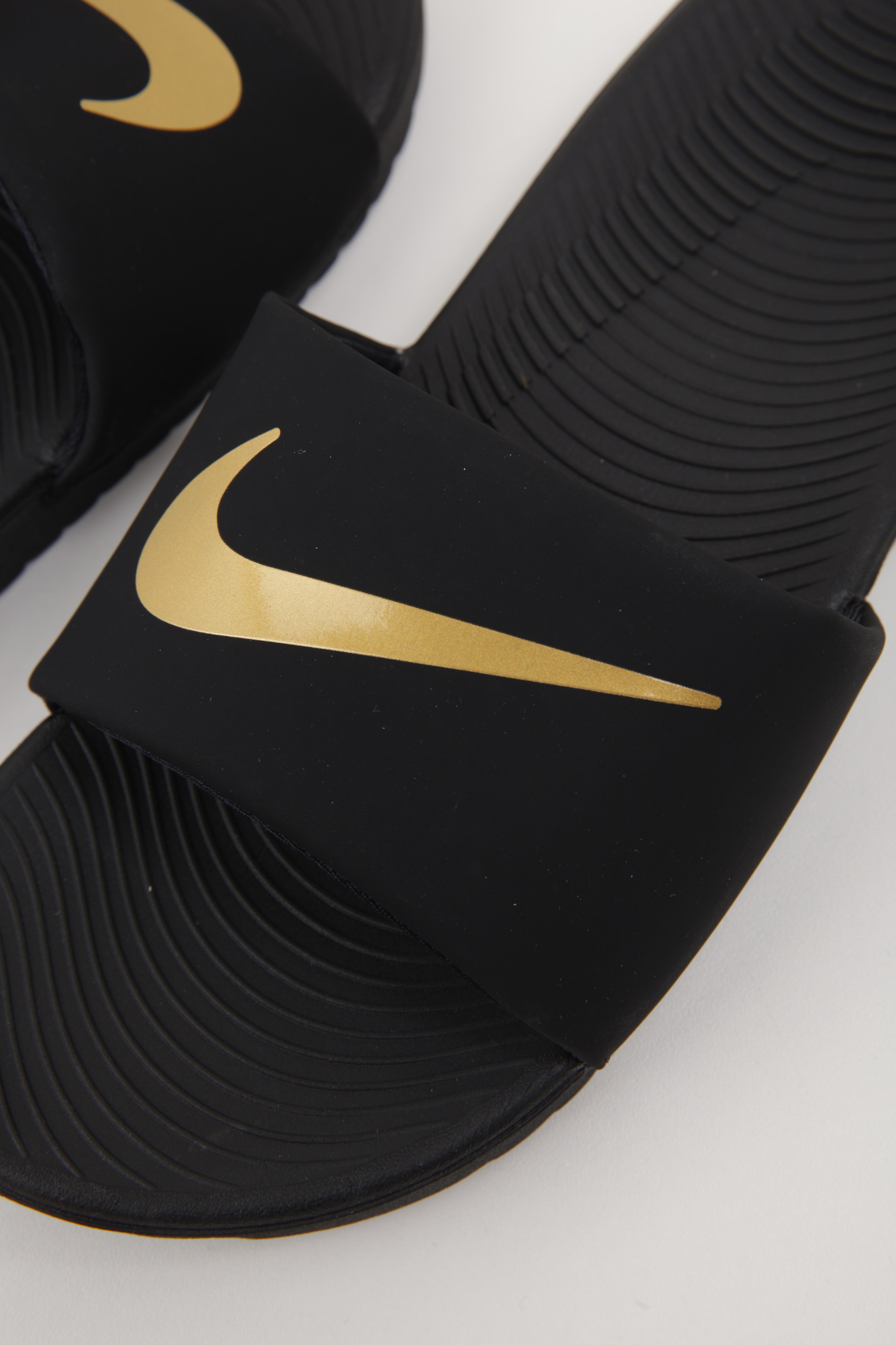 Kawa slides - Black + Metallic Gold