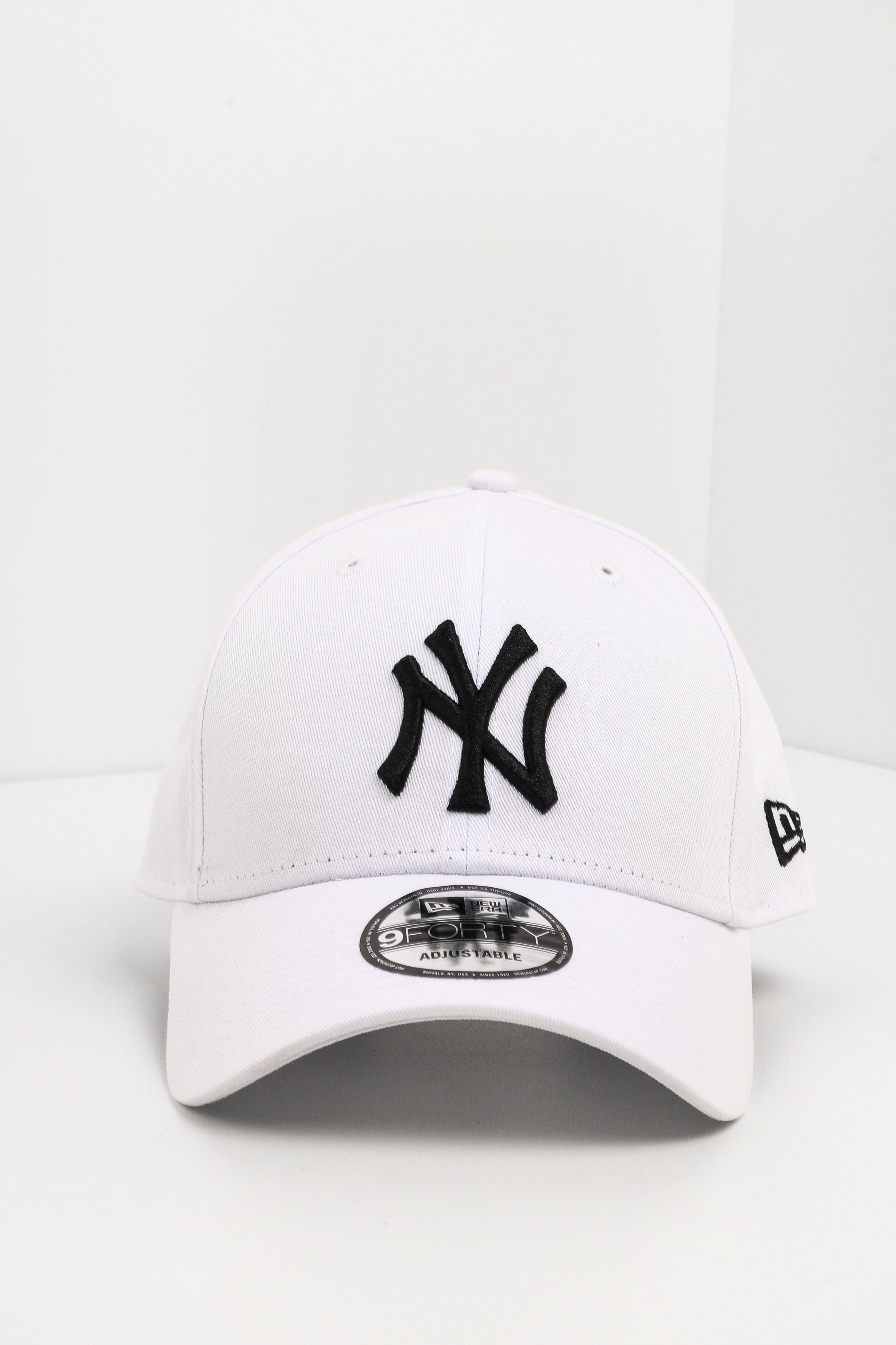 9Forty Cap / Strapback - Weiss + Schwarz