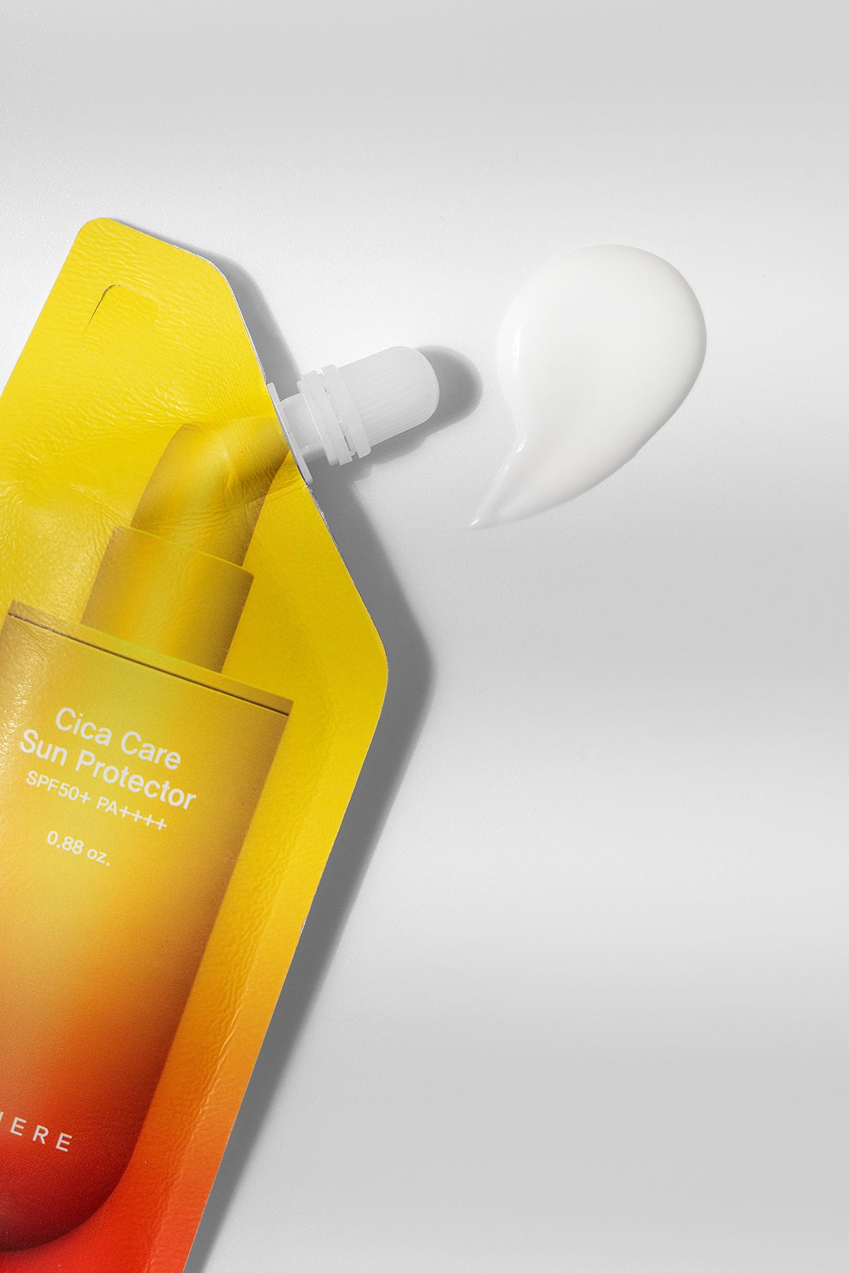Beruhigender Sonnenschutz mit Cica - Red + Yellow