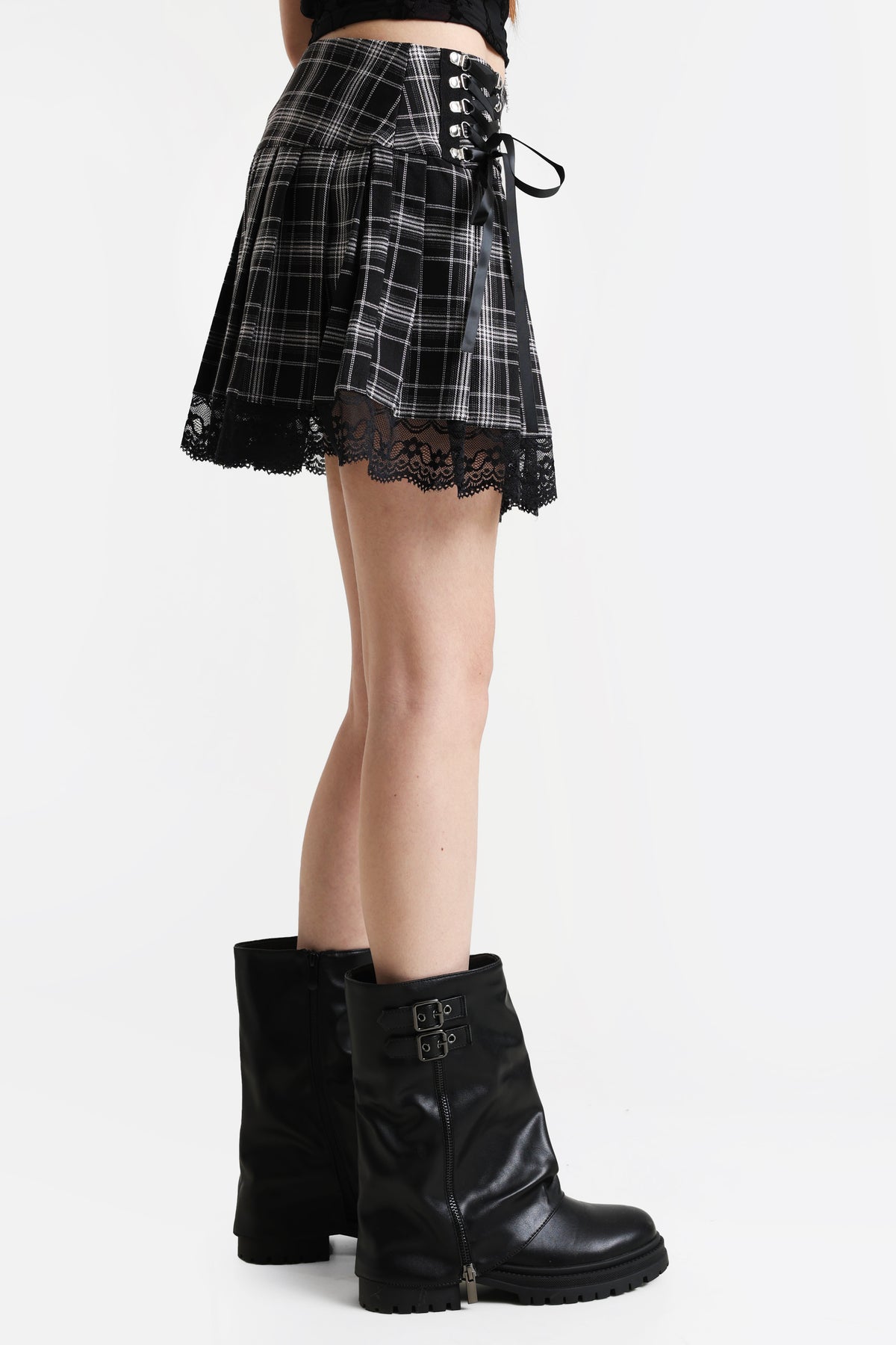 Mini Faltenrock mit Innenshorts - Schwarz + Weiss