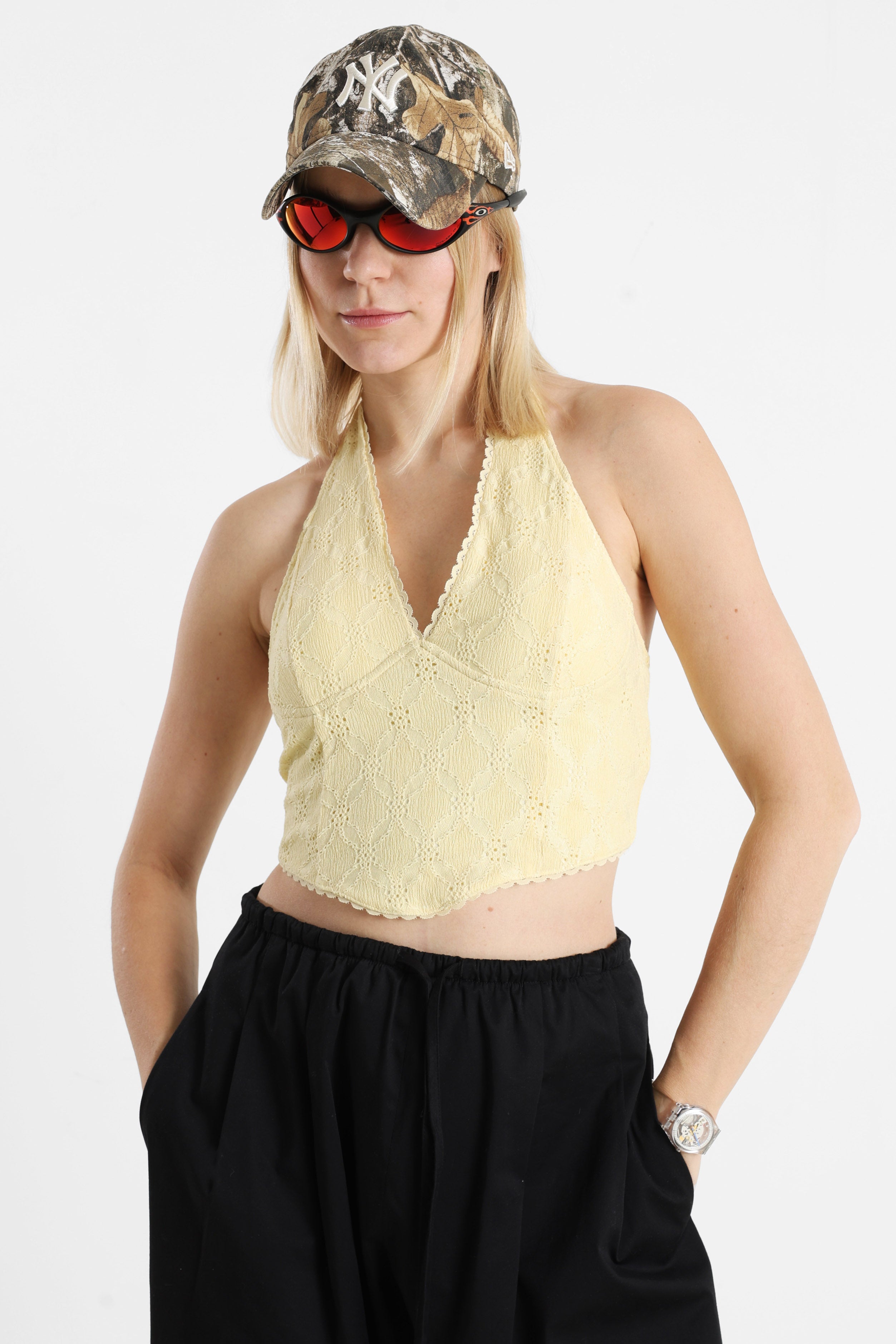 Neckholder Crop Top mit Lochmuster - Hellgelb