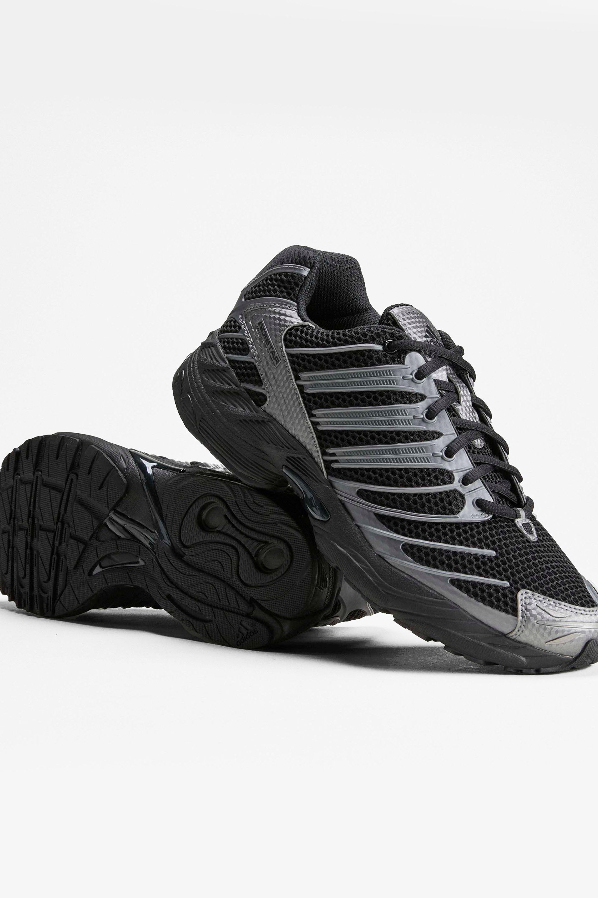 Adistar Control 3 sneakers - Core Black + Iron Metallic + Footwear White