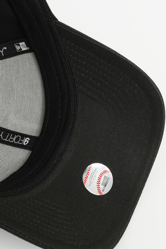 9Forty Cap / Strapback - Noir + Blanc
