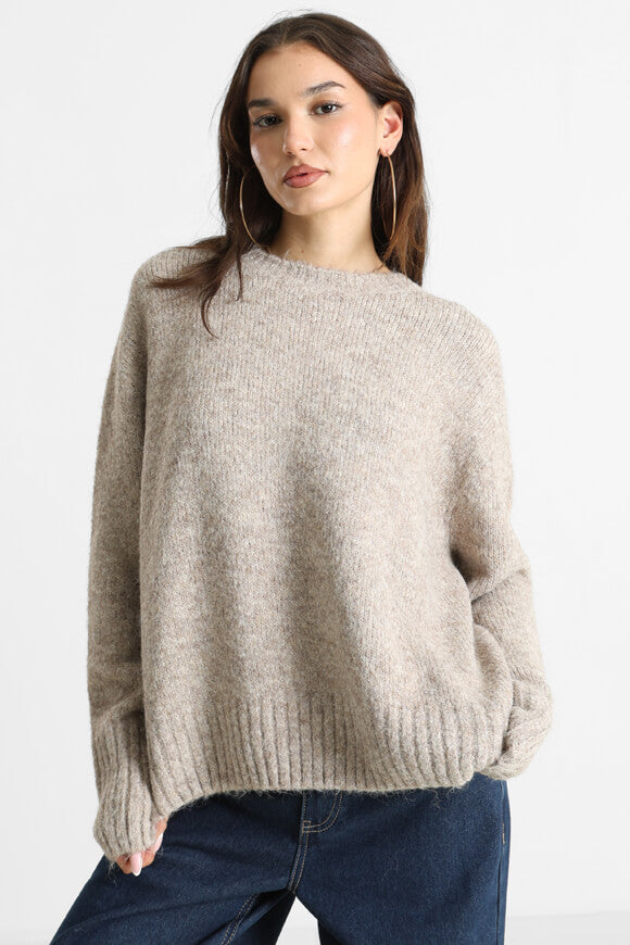 Oversized knitted sweater - mottled beige