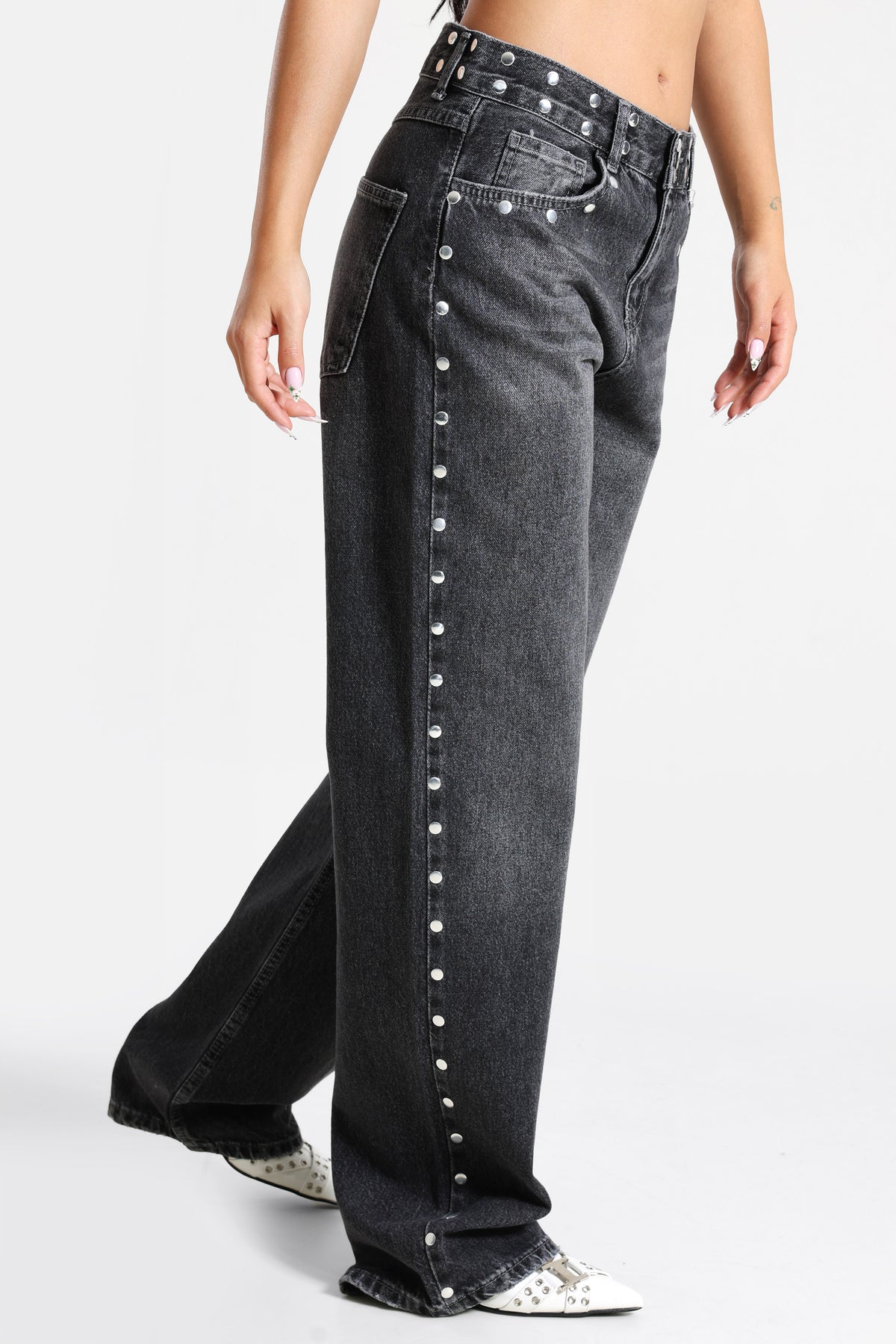 Loose Fit Jeans mit Nieten - Black Denim