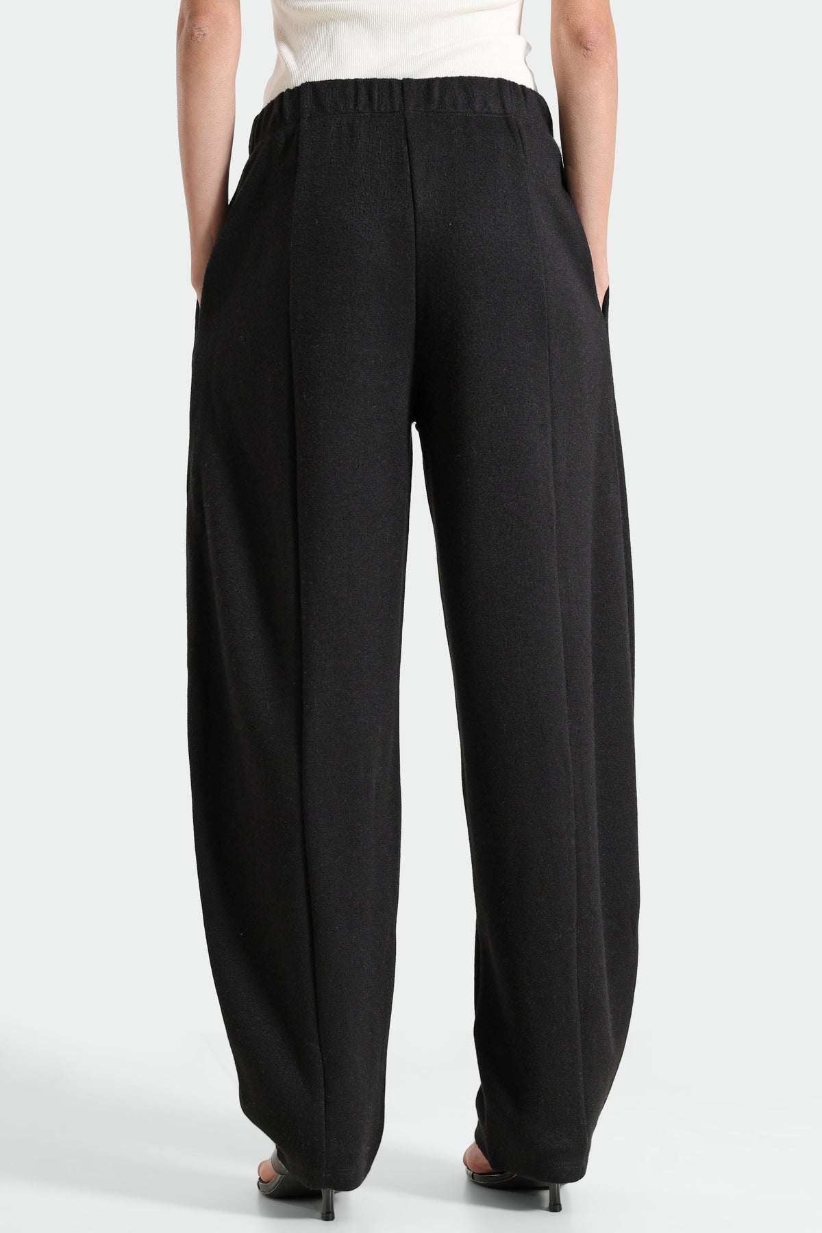 Barrel Fit Stoffhose - Schwarz