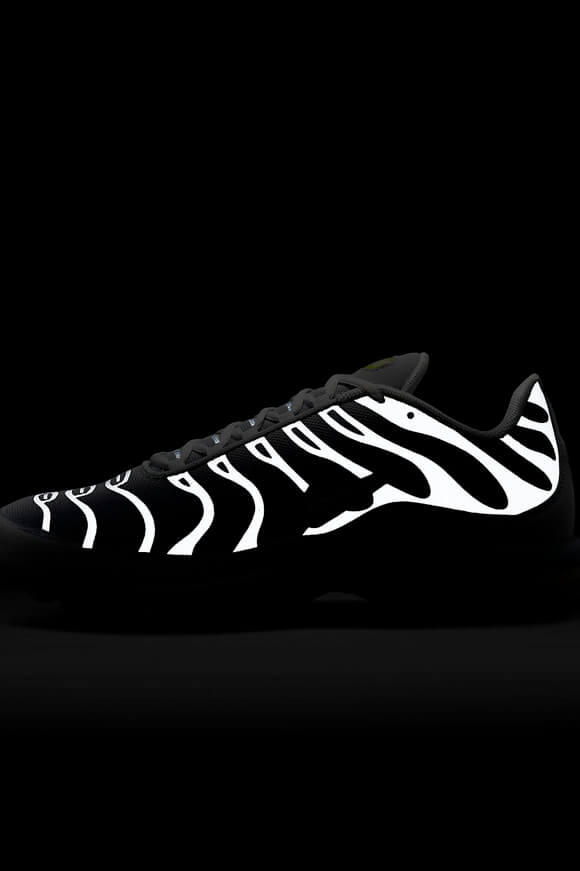 Air Max Plus Sneaker - Metallic Silver + Obsidian + Opti Yellow