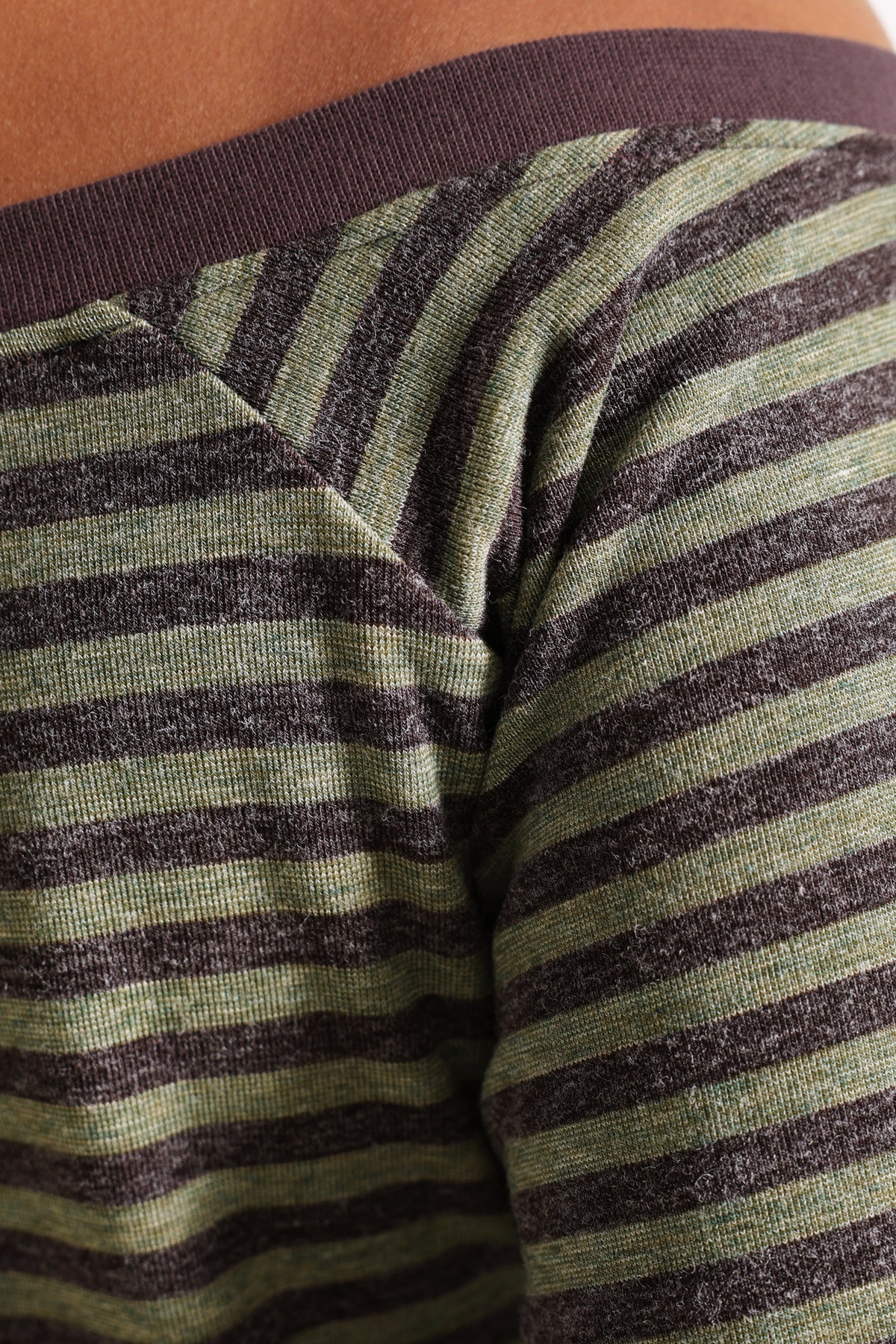 Off-shoulder shirt with long sleeves - Olive + Brun