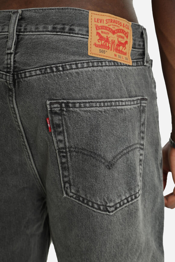 565™ Loose Fit Straight Jeans L32 - Cheers to that