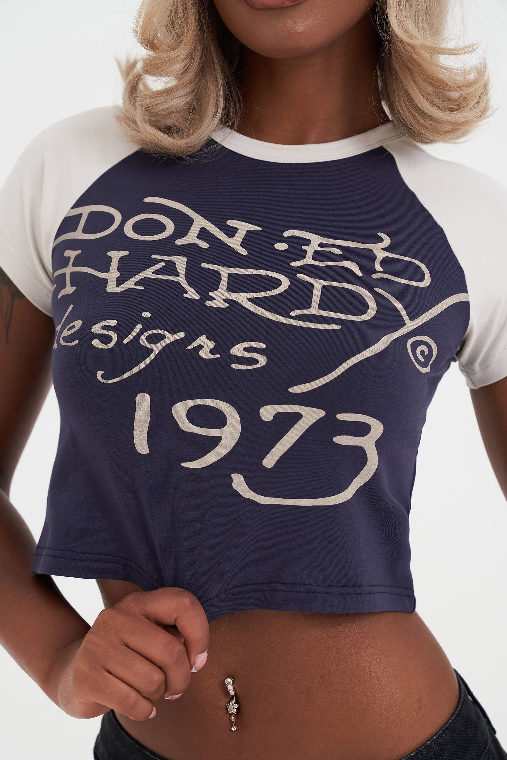T-shirt con crop - Navy + Beige