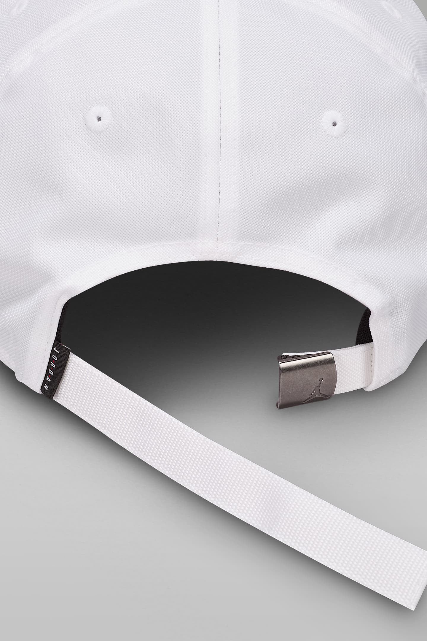 Cappellino con cinturino regolabile - White