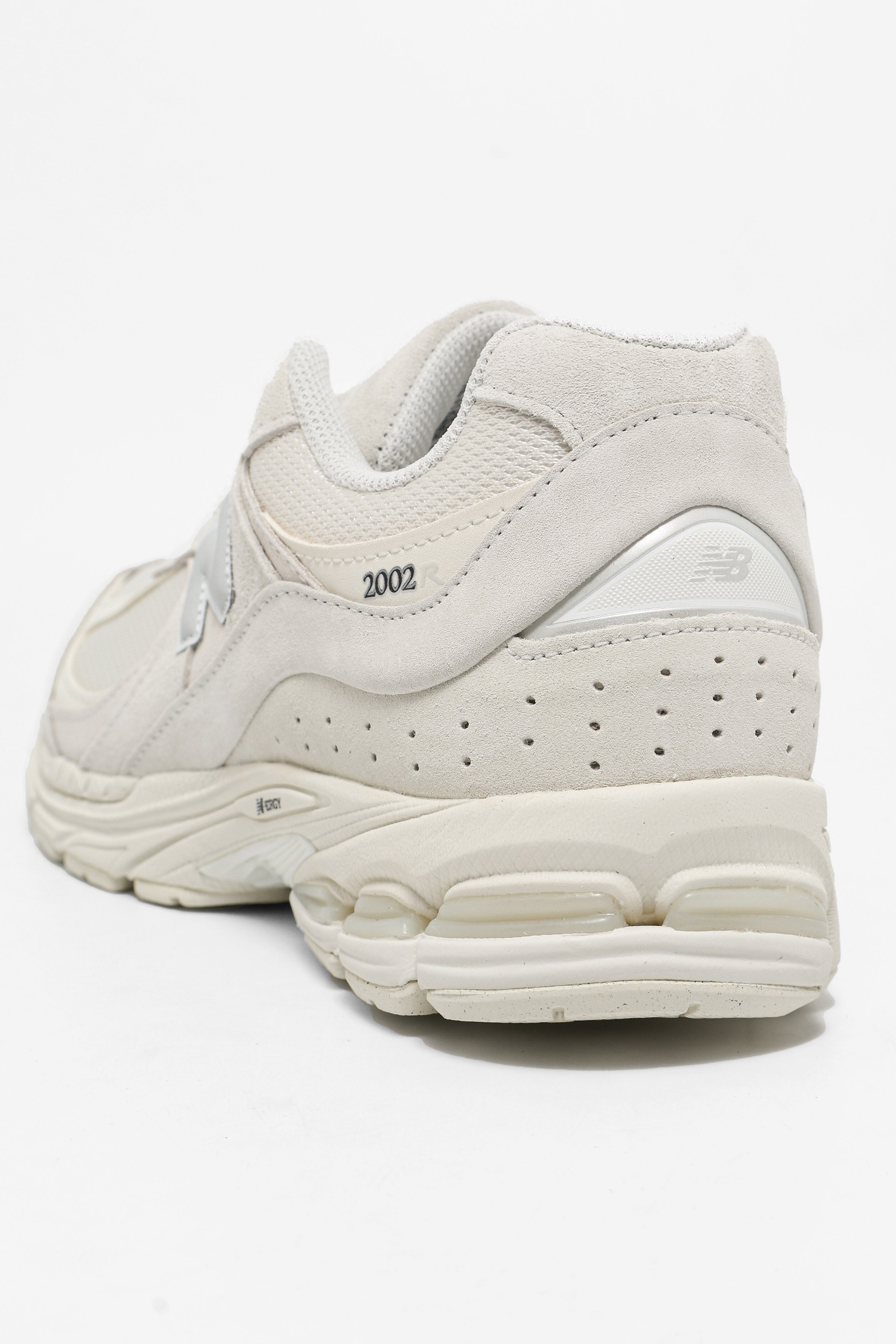 U 2002R Elevated Essentials sneakers - Sea Salt + Silver Metallic