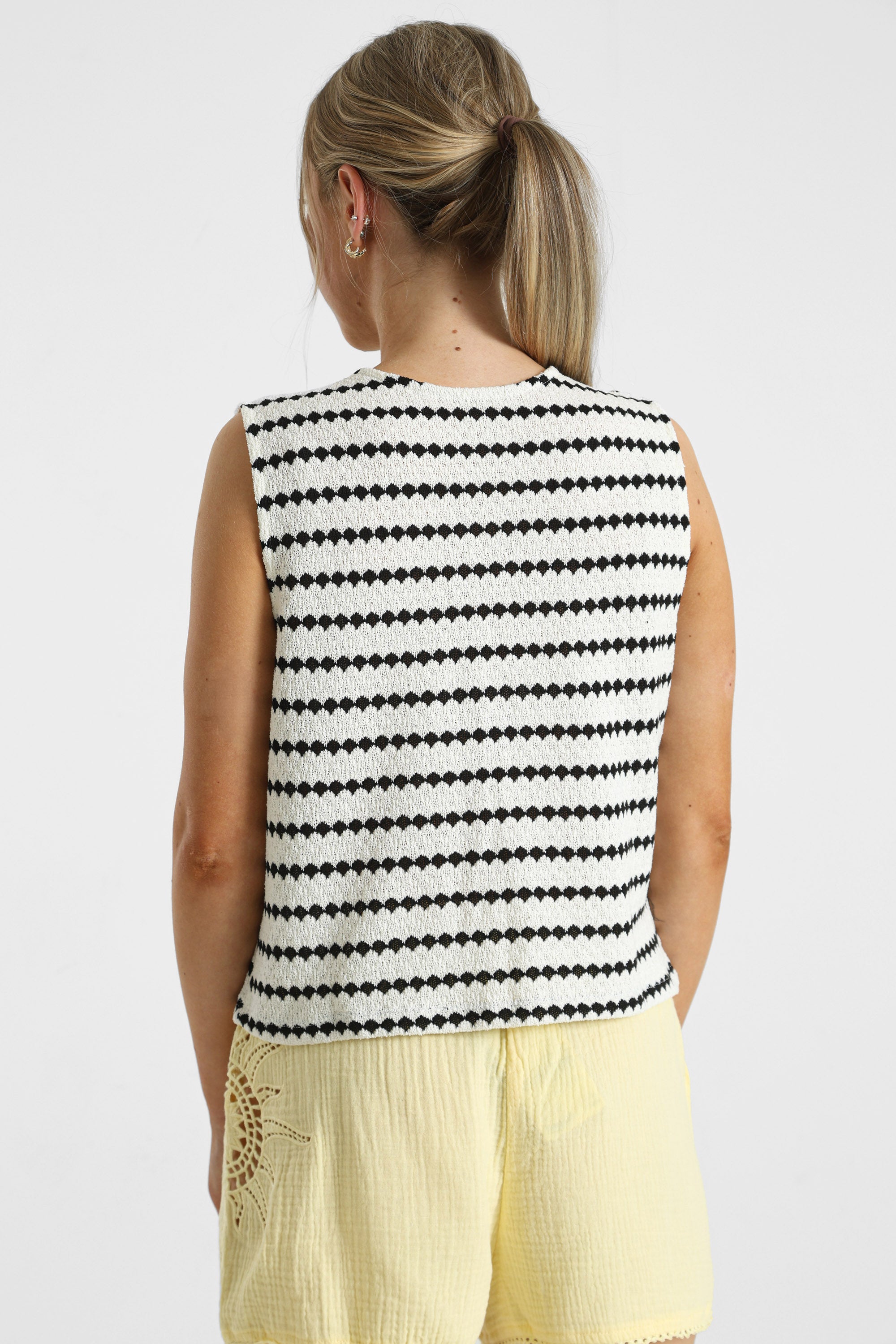 ONLEVA Crop Stricktop - Cloud Dancer + Black