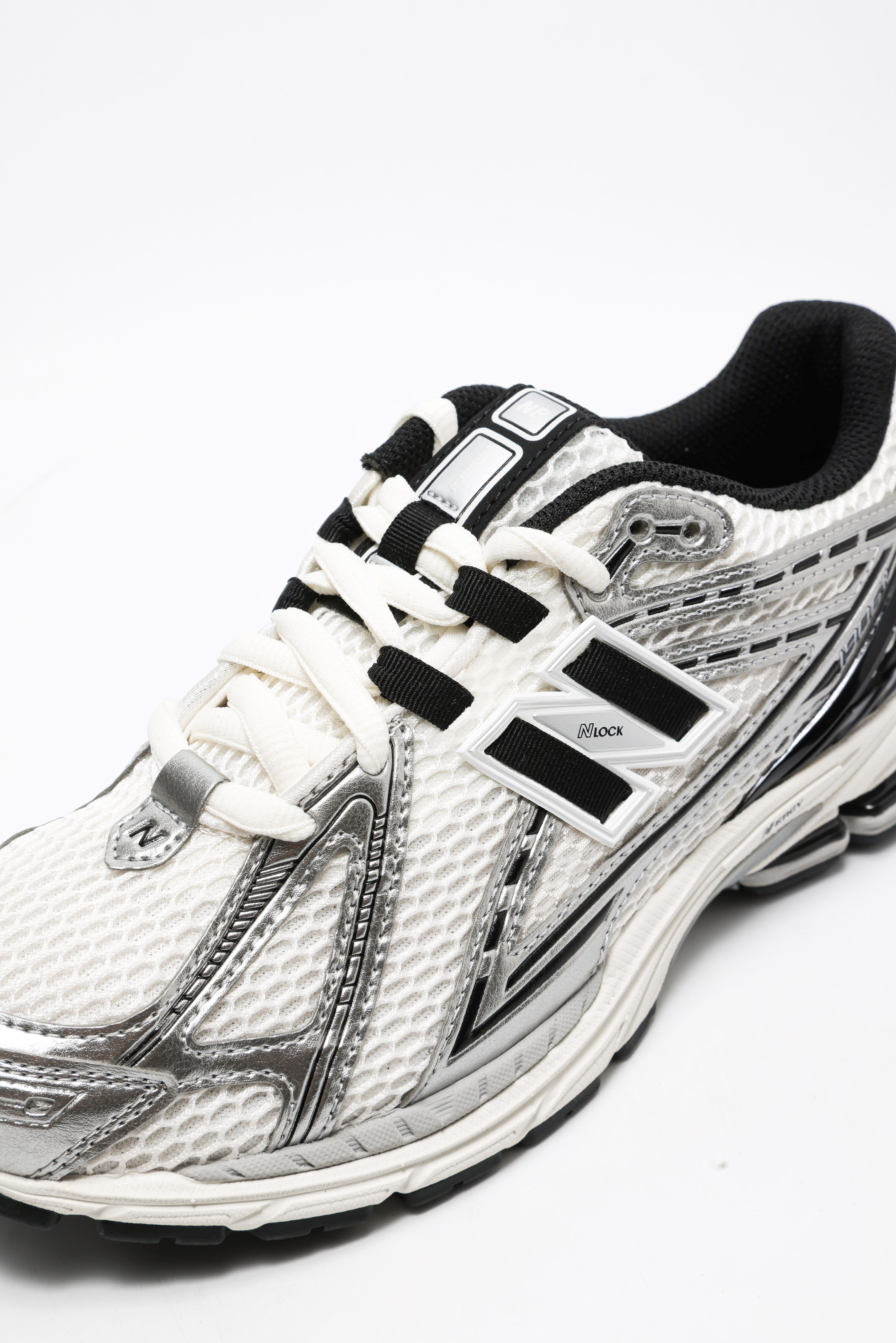 M1906 sneakers - Sea Salt + Silver Metallic + Black