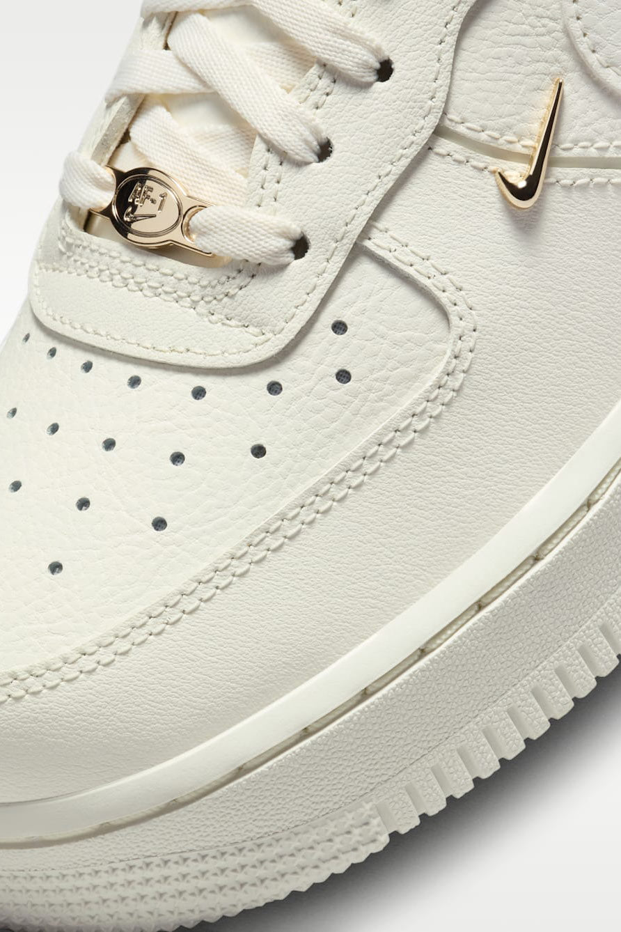 Air Force 1 '07 LX Sneaker - Sail + Metallic Gold