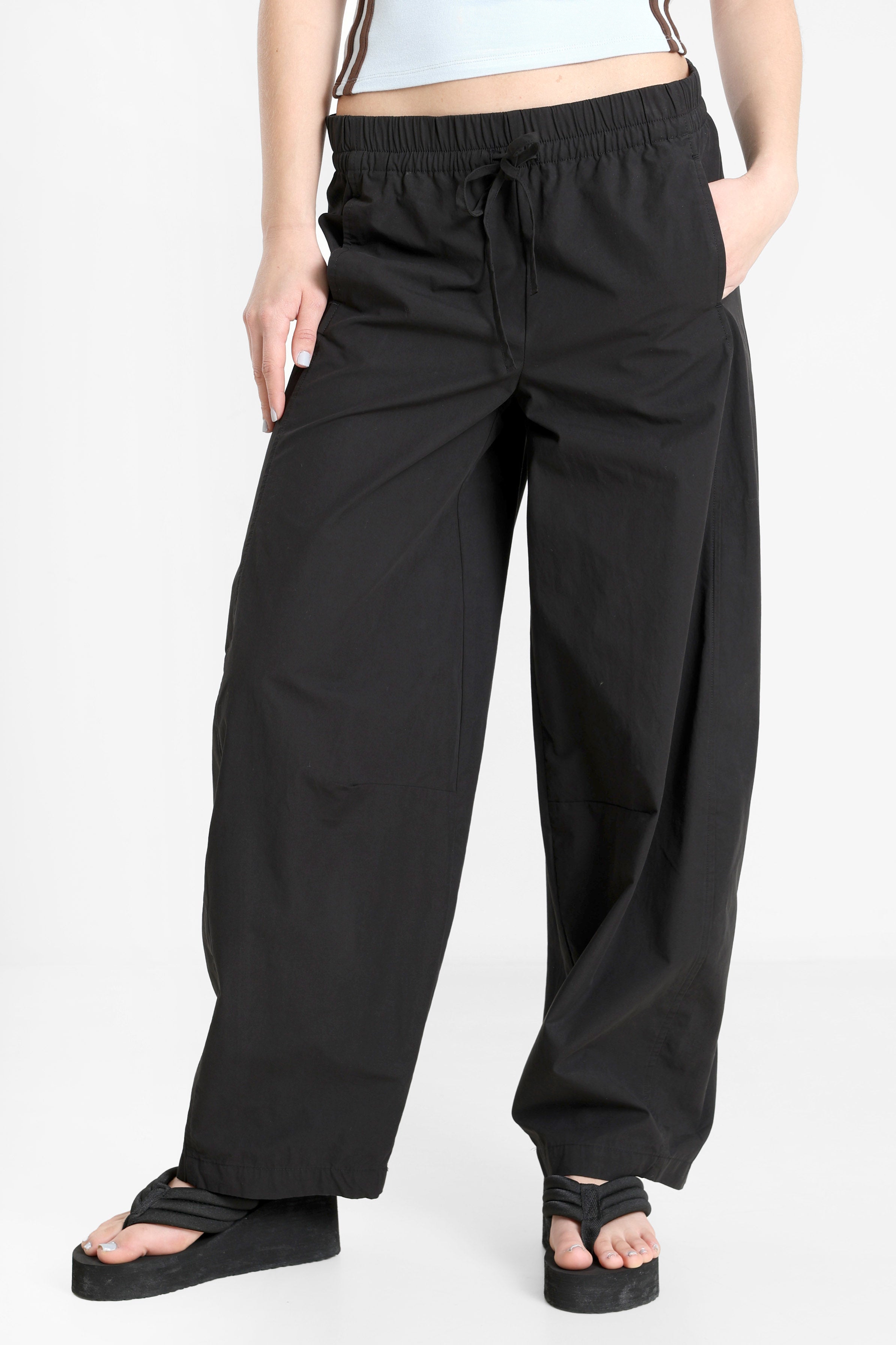 Barrel Fit Stoffhose - Schwarz