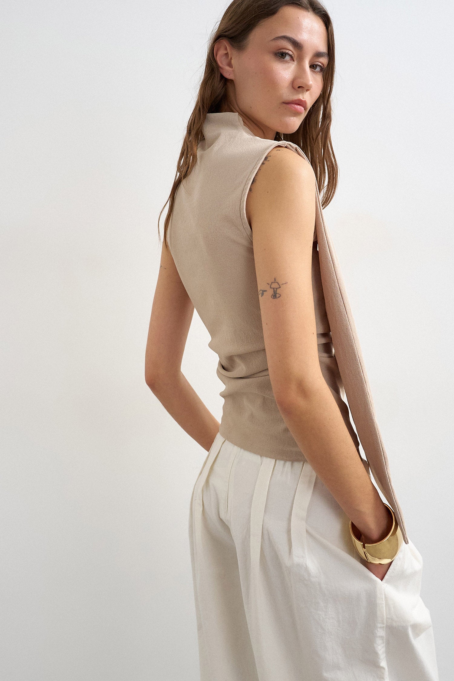 TSTIF ruched top in structured fabric - Abbey Stone