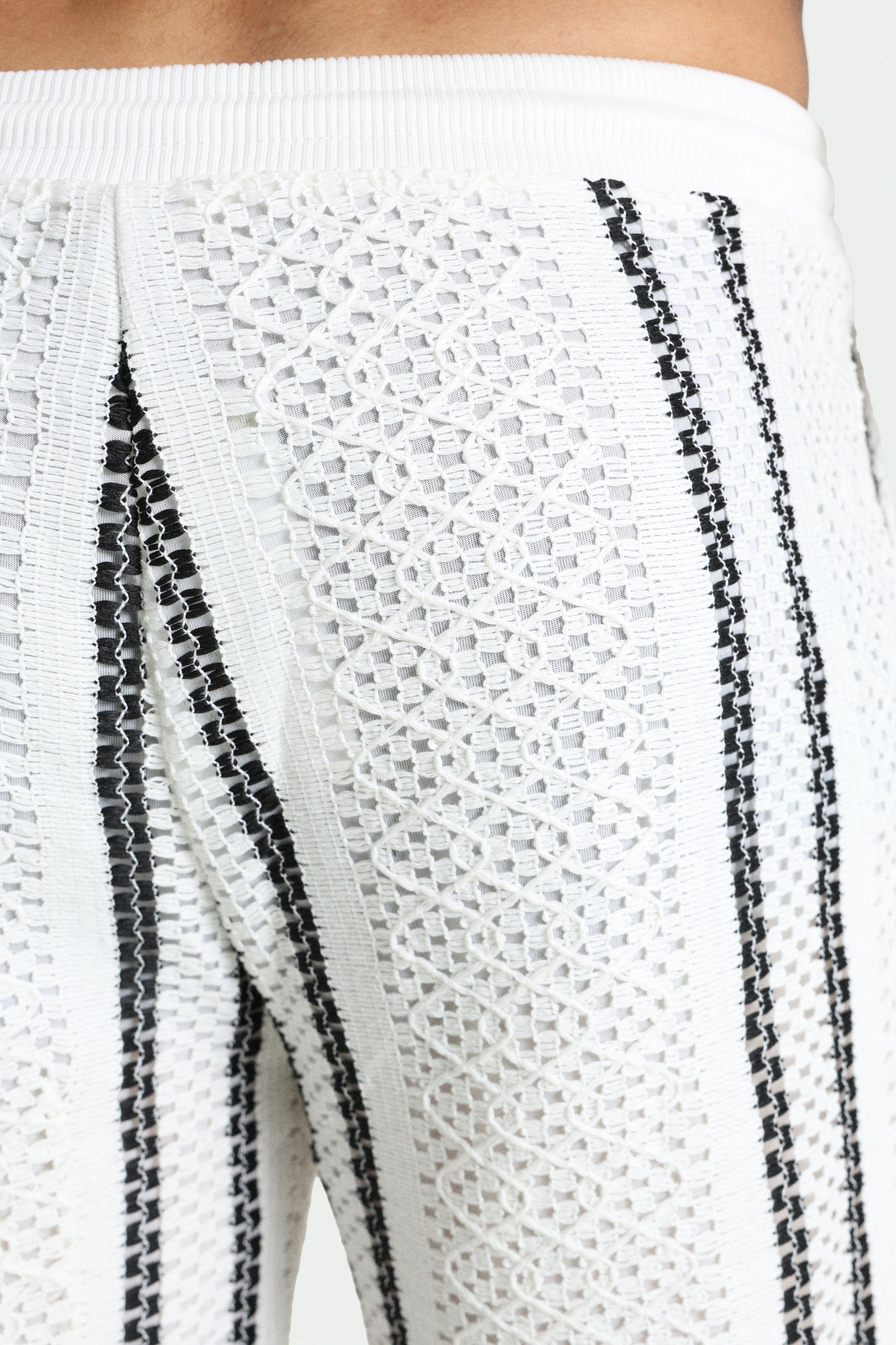 Pantaloncini in tessuto strutturato - Offwhite + Black
