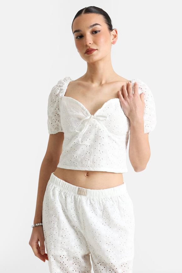 T-shirt off-shoulder con motivo traforato - Offwhite