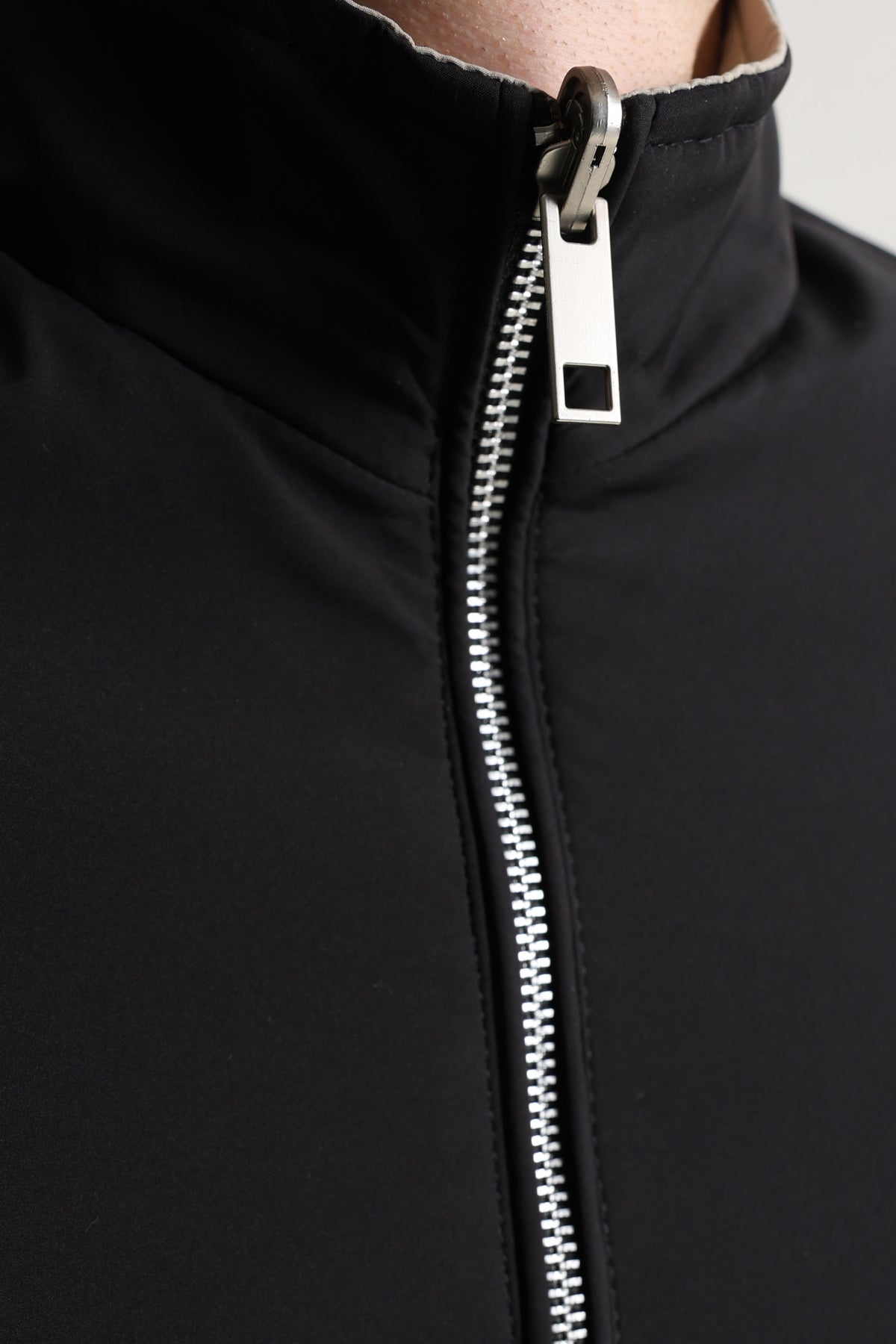 Lightweight reversible jacket - Black + Beige
