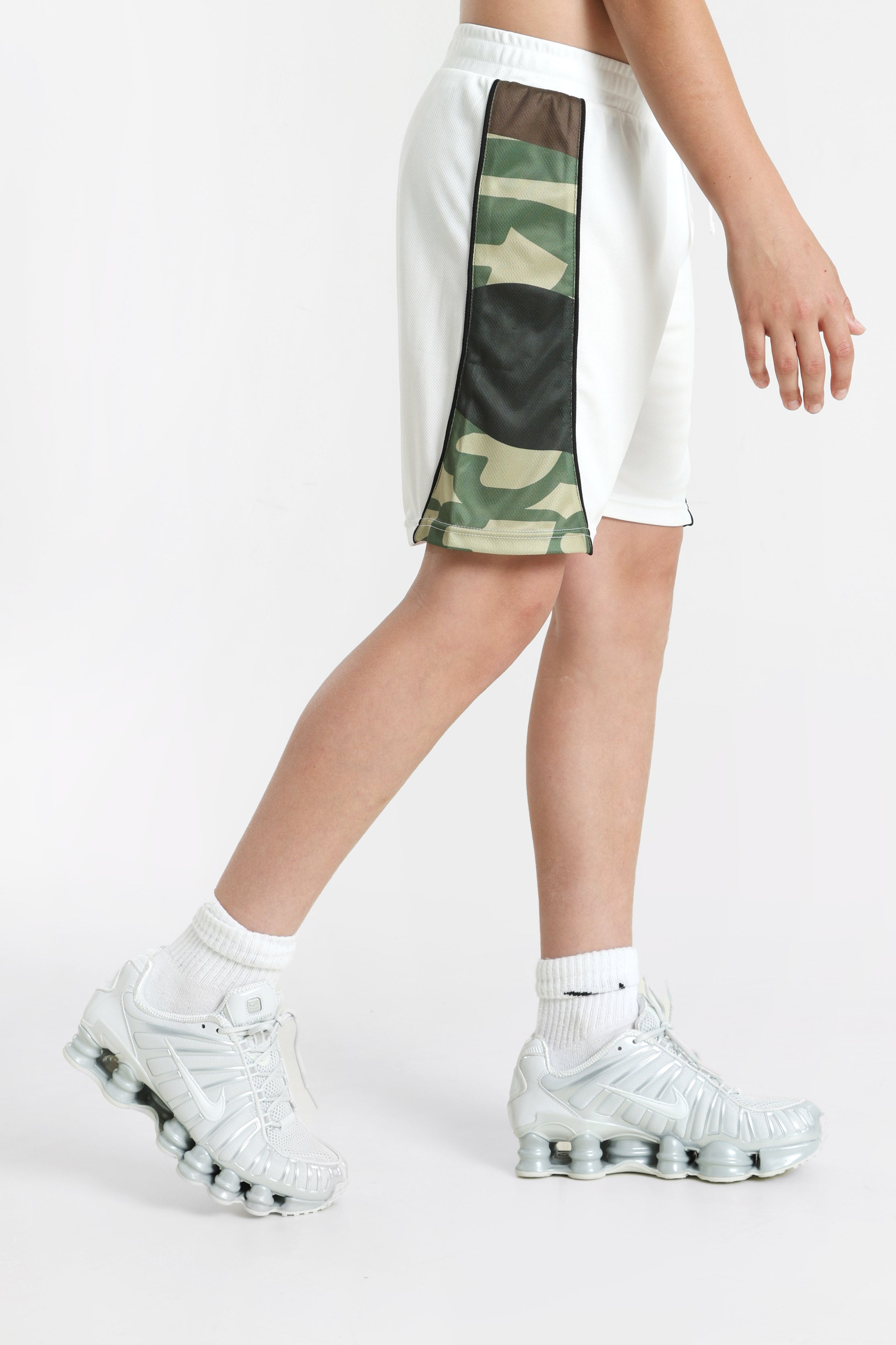 Mesh Shorts - Weiss + Grün Camouflage