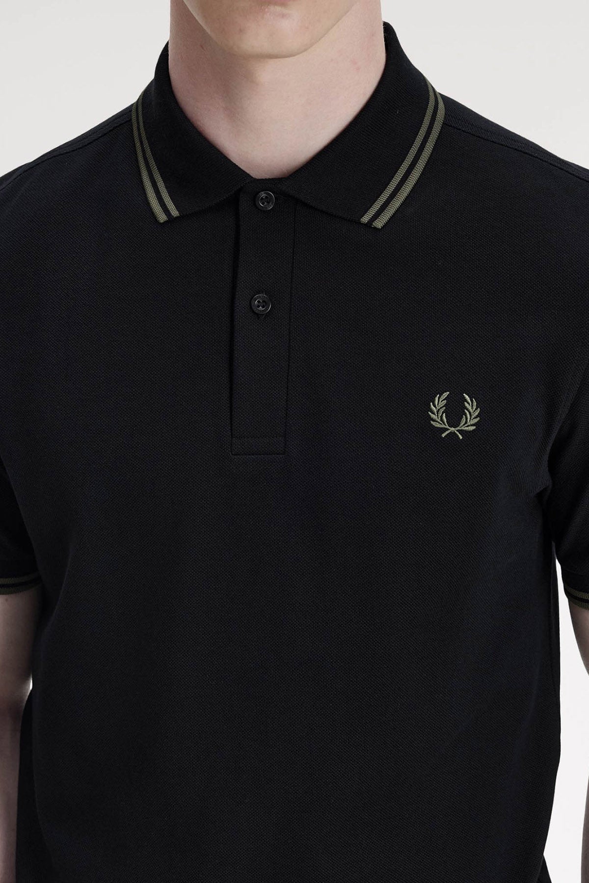 Twin Tipped Poloshirt - Black + Field Green