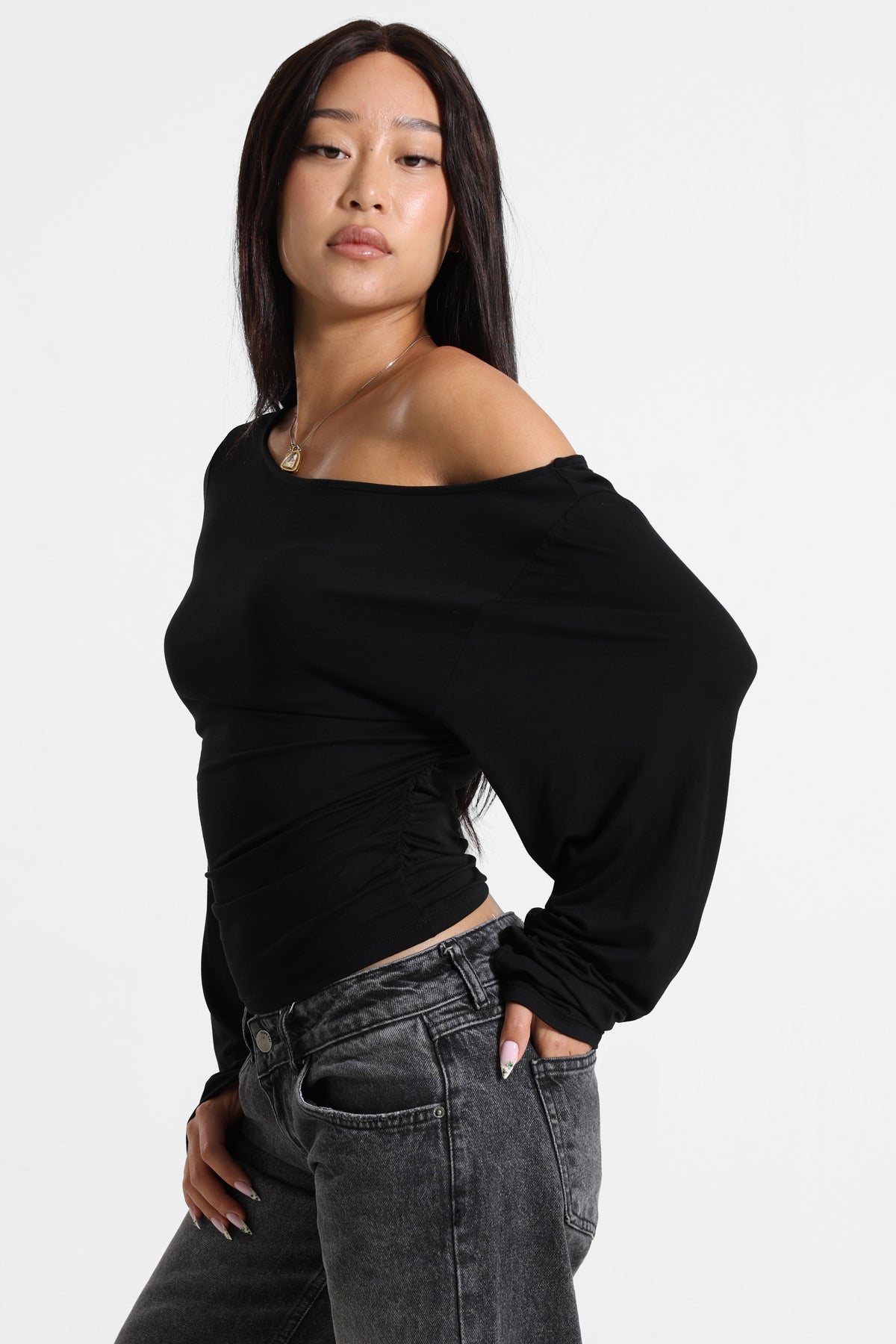Short off-shoulder shirt with long sleeves - Black