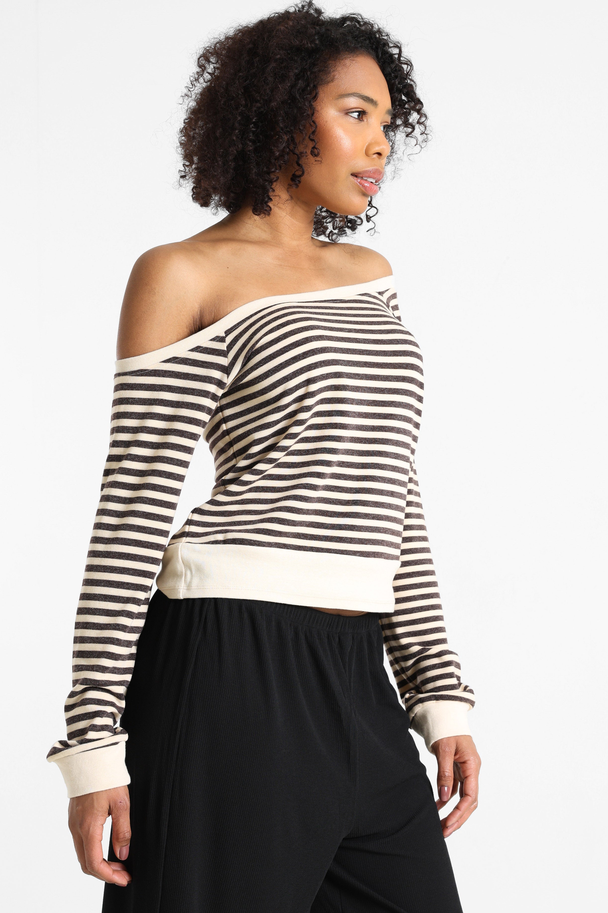 Off-Shoulder Long Sleeve Top - Brun + Beige