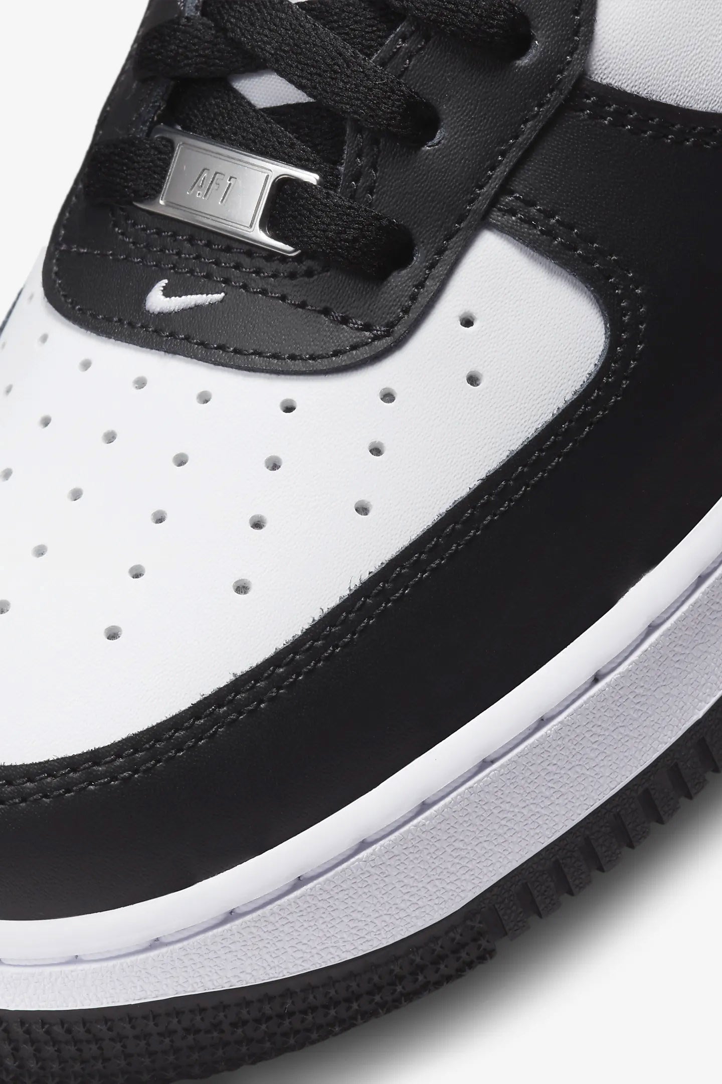 Air Force 1 '07 Sneaker - White + Black