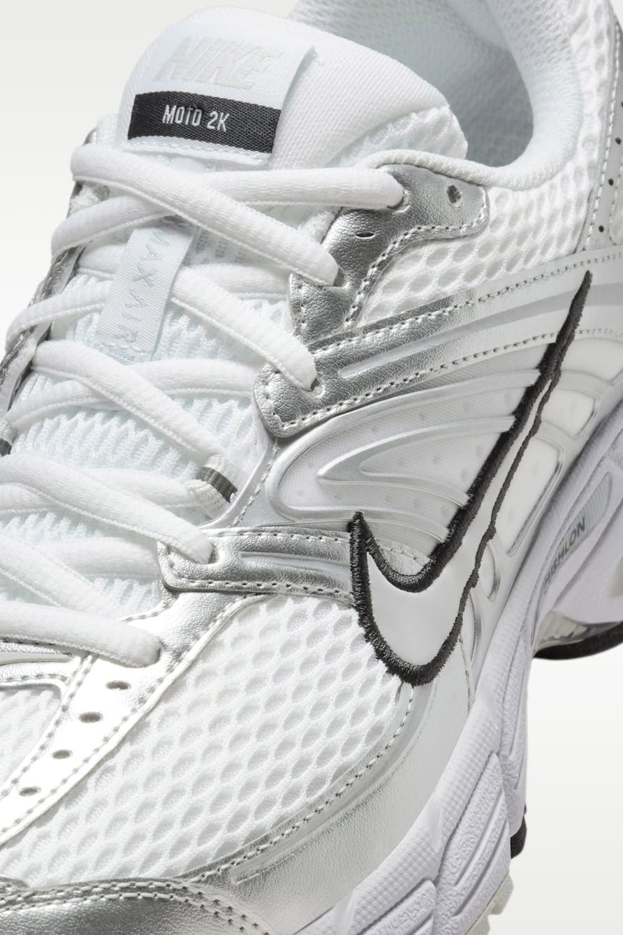 Air Max Moto 2K Sneaker - White + Photon Dust